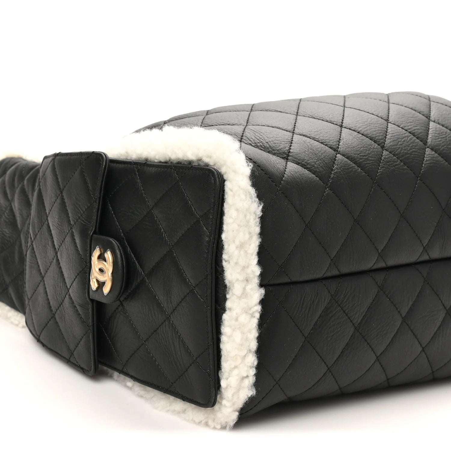 Crumpled Sheepskin Shearling Quilted Medium  25 Handbag Black White