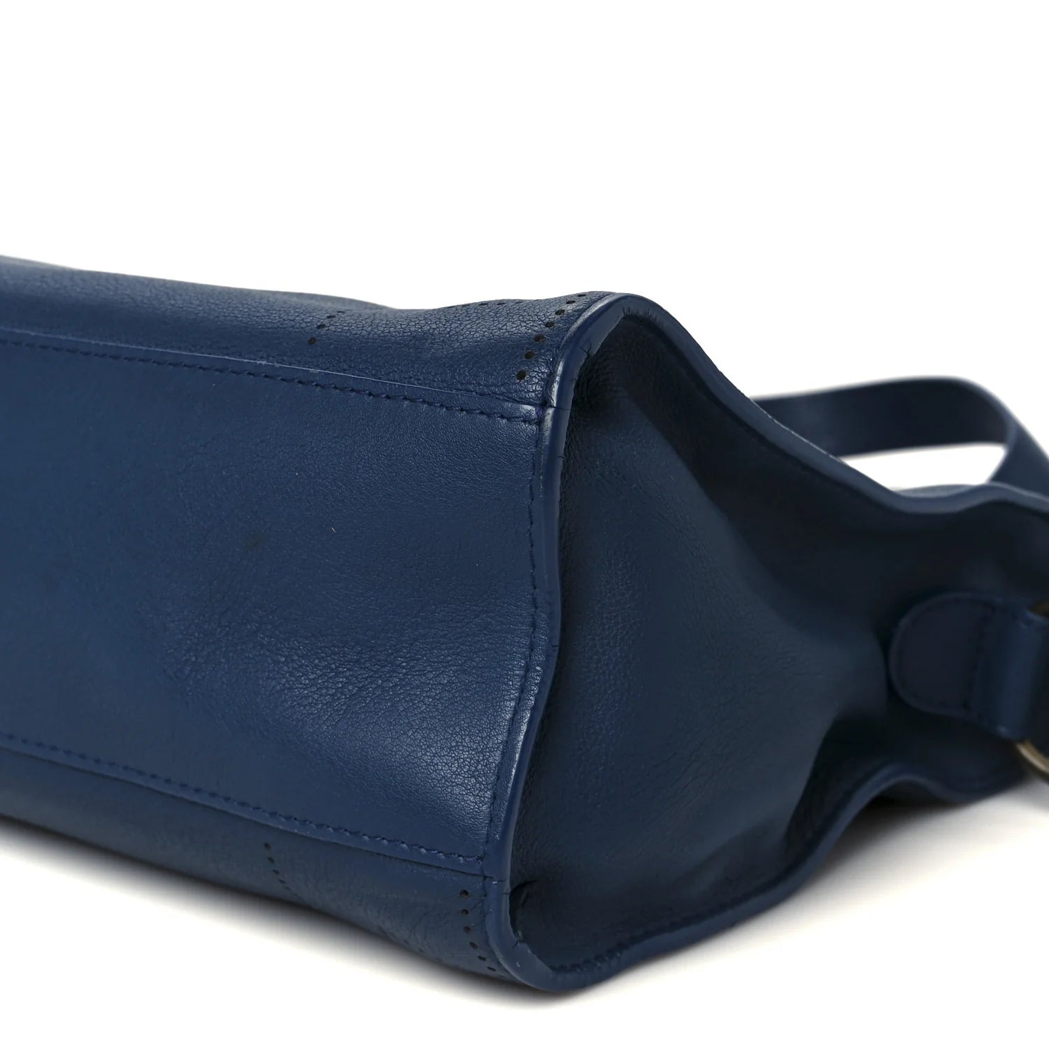 Veau Soyeux Perforated Blackout Hardware S City Bleu Marine