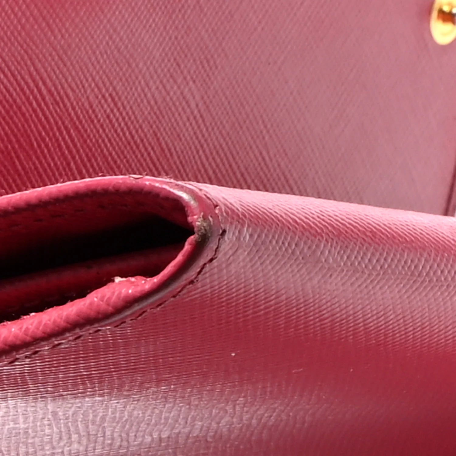 Saffiano Metal Oro Chain Wallet Peonia