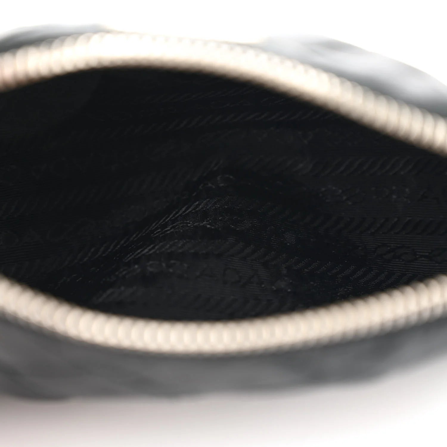 Tessuto Nylon Saffiano Impunturato Quilted Barrel Pochette Black