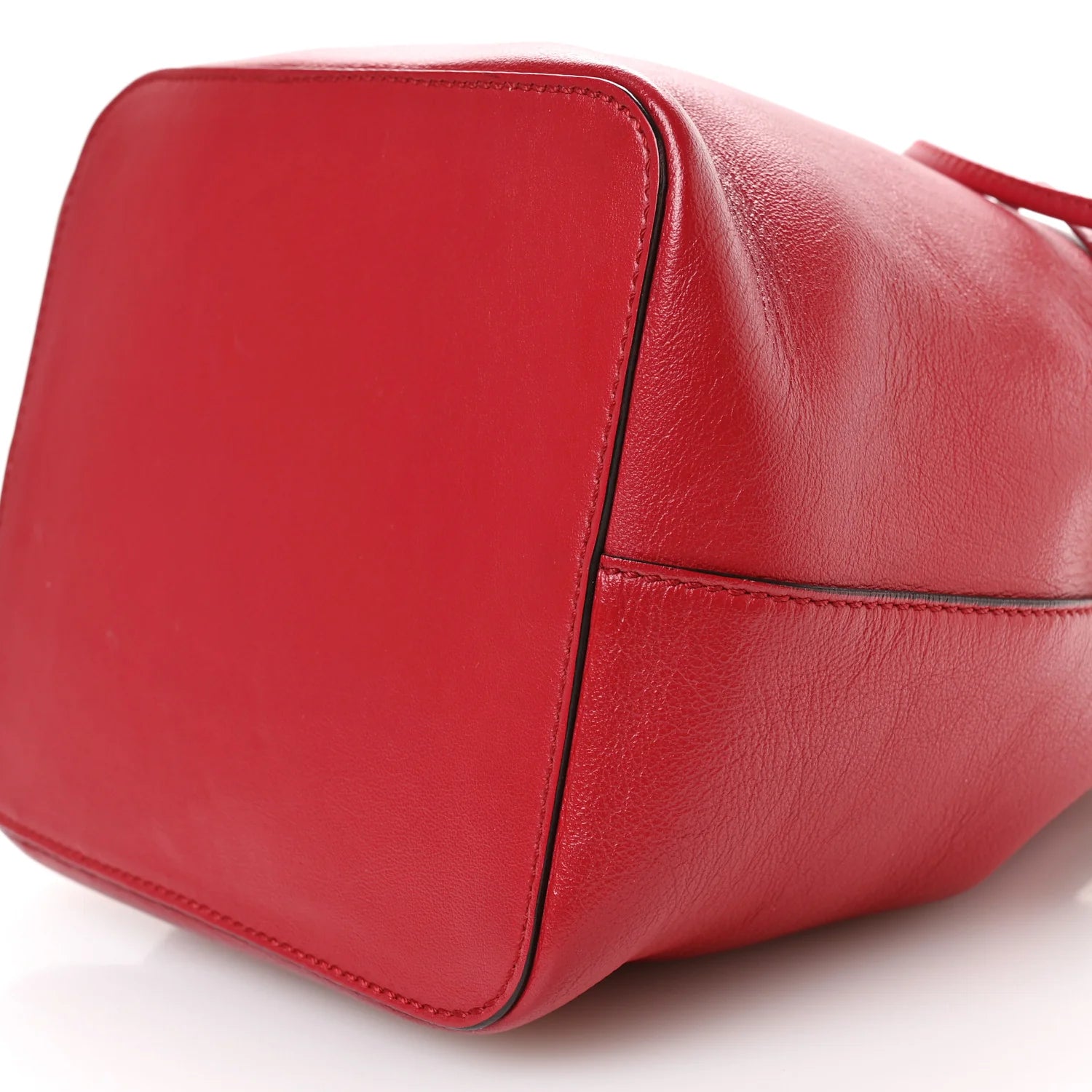 Vitello Grace Matte F Is  Grande Mon Tresor Bucket Bag Fragola