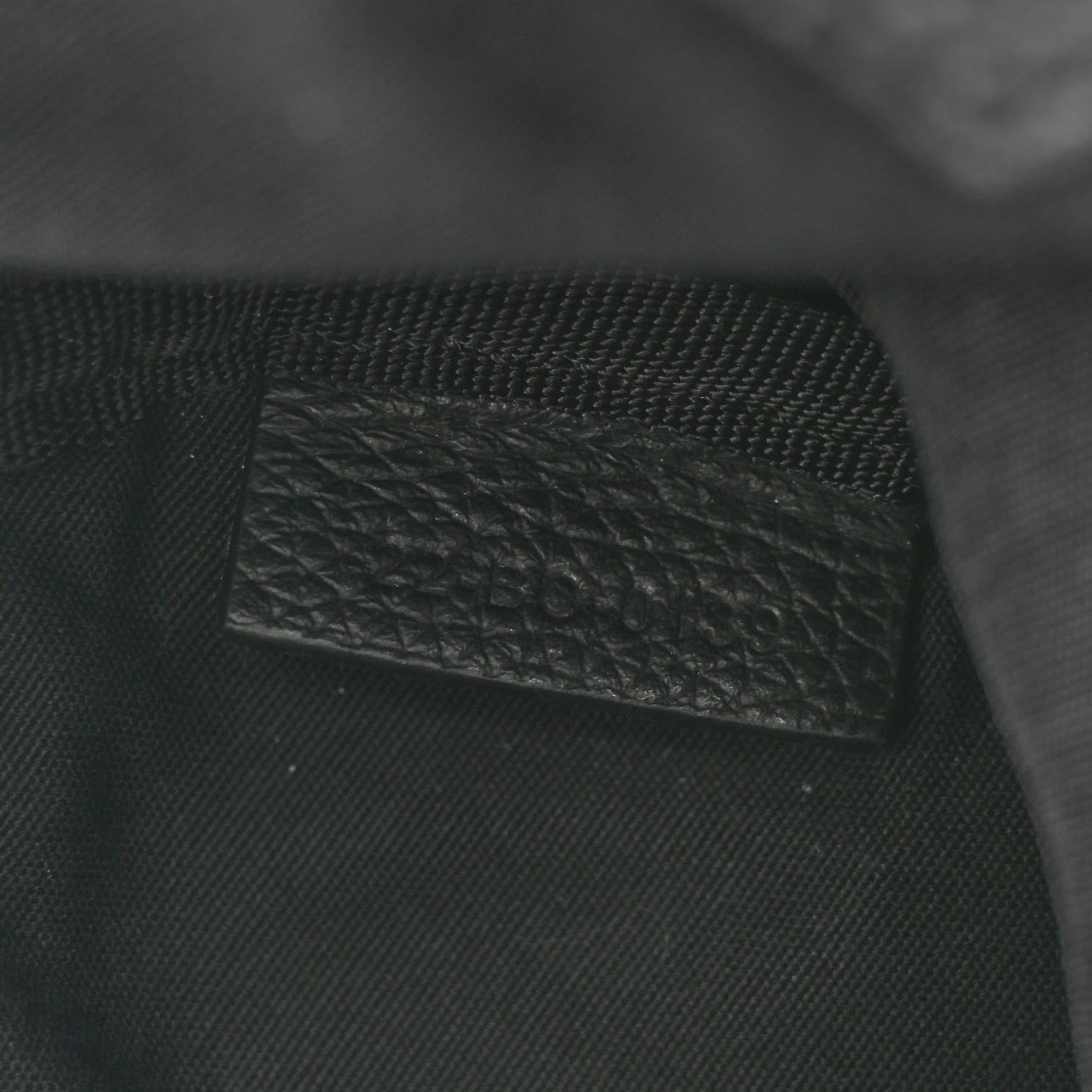 HOMME Grained Calfskin Mens Roller Messenger Black