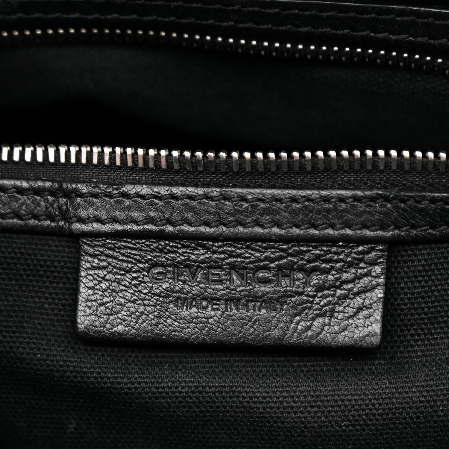 Sugar Goatskin Medium Antigona Black