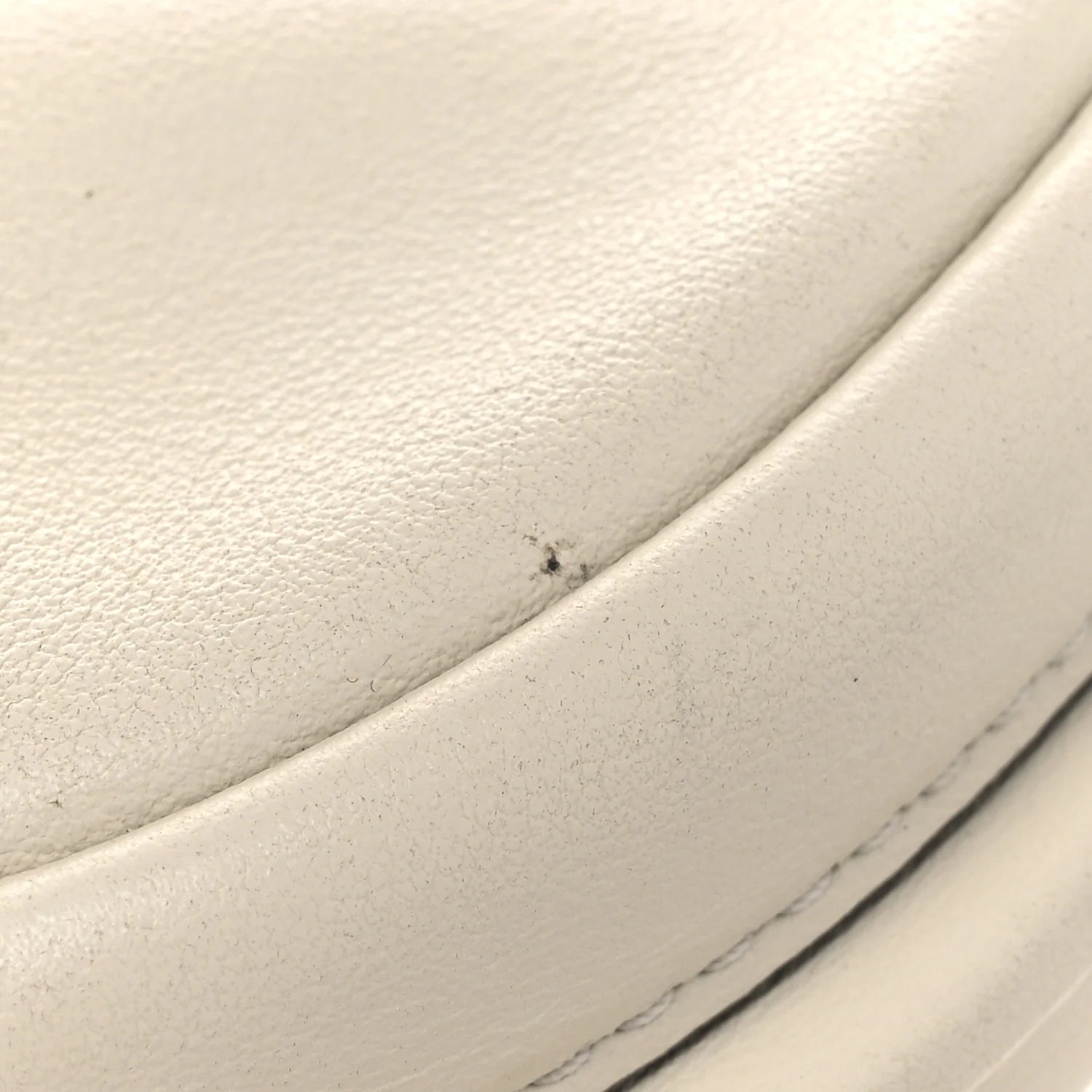 Vitello Grace Matte Nano graphy Hobo Charm White Ice