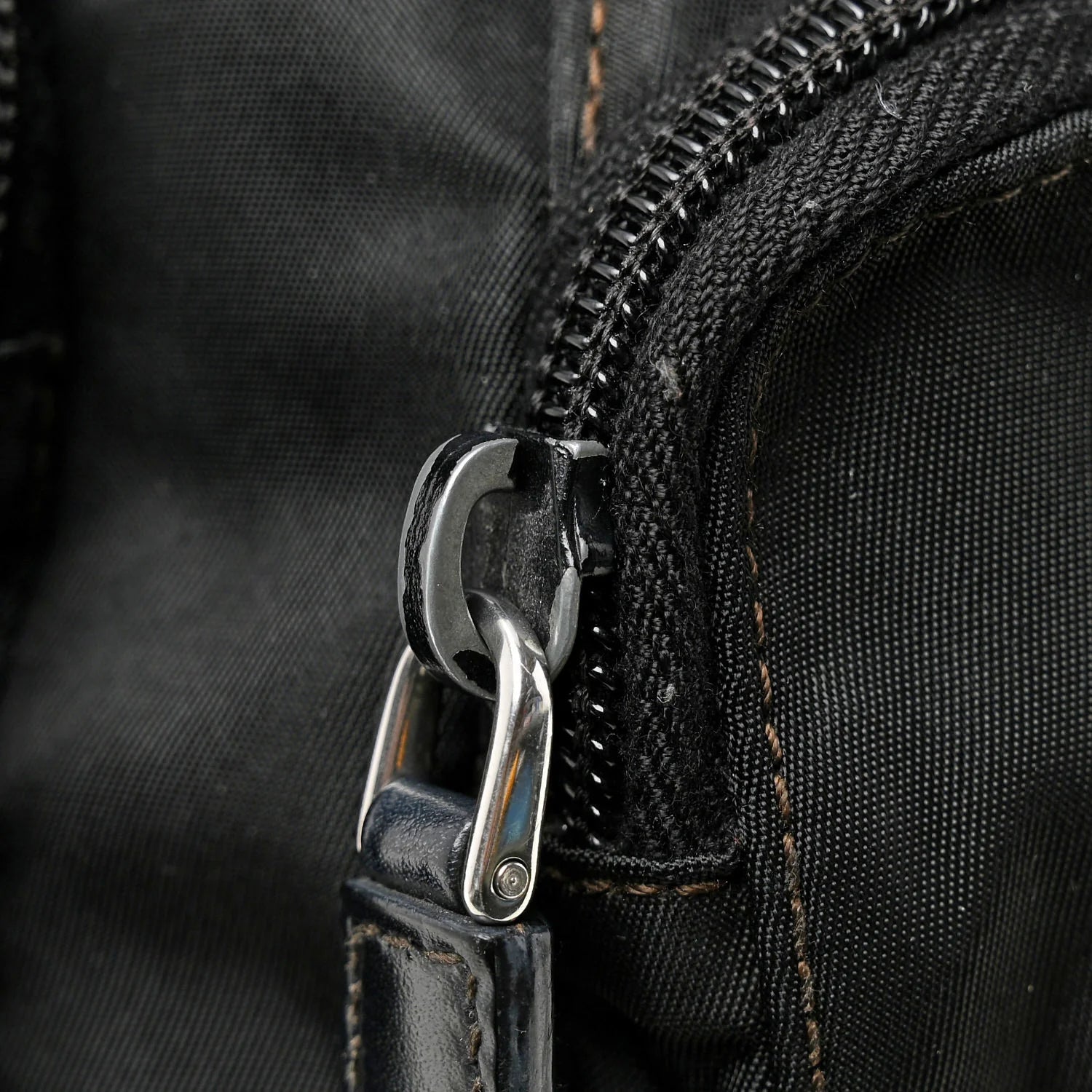 Tessuto Nylon Saffiano Small Vela Messenger Black