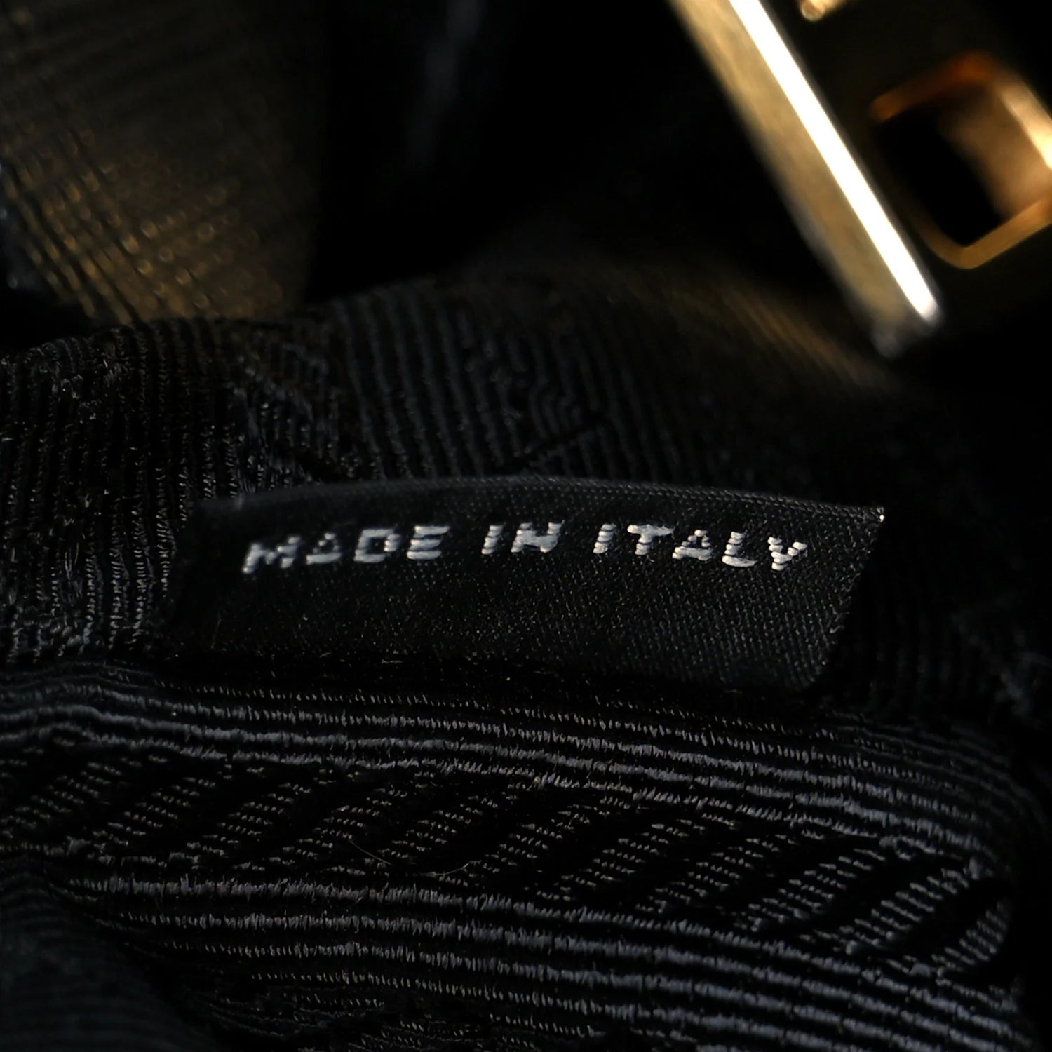 Saffiano Medium Galleria Double Zip Tote Black