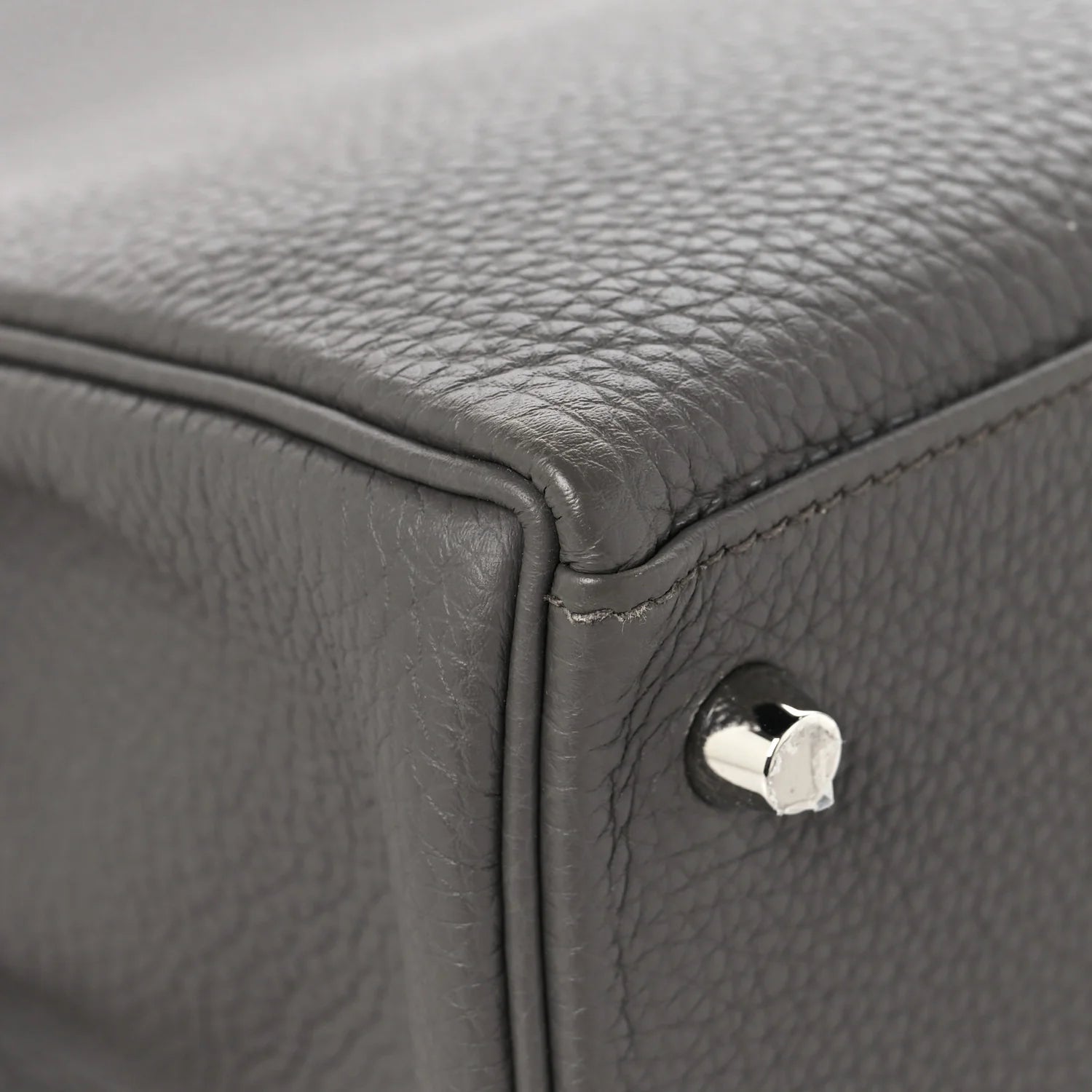 Togo Kelly Retourne 28 Etain