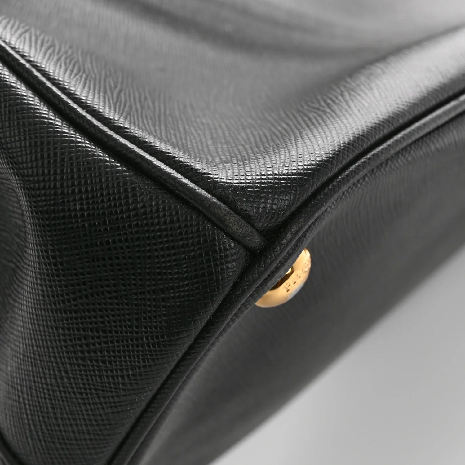 Saffiano Lux Medium Galleria Double Zip Tote Black