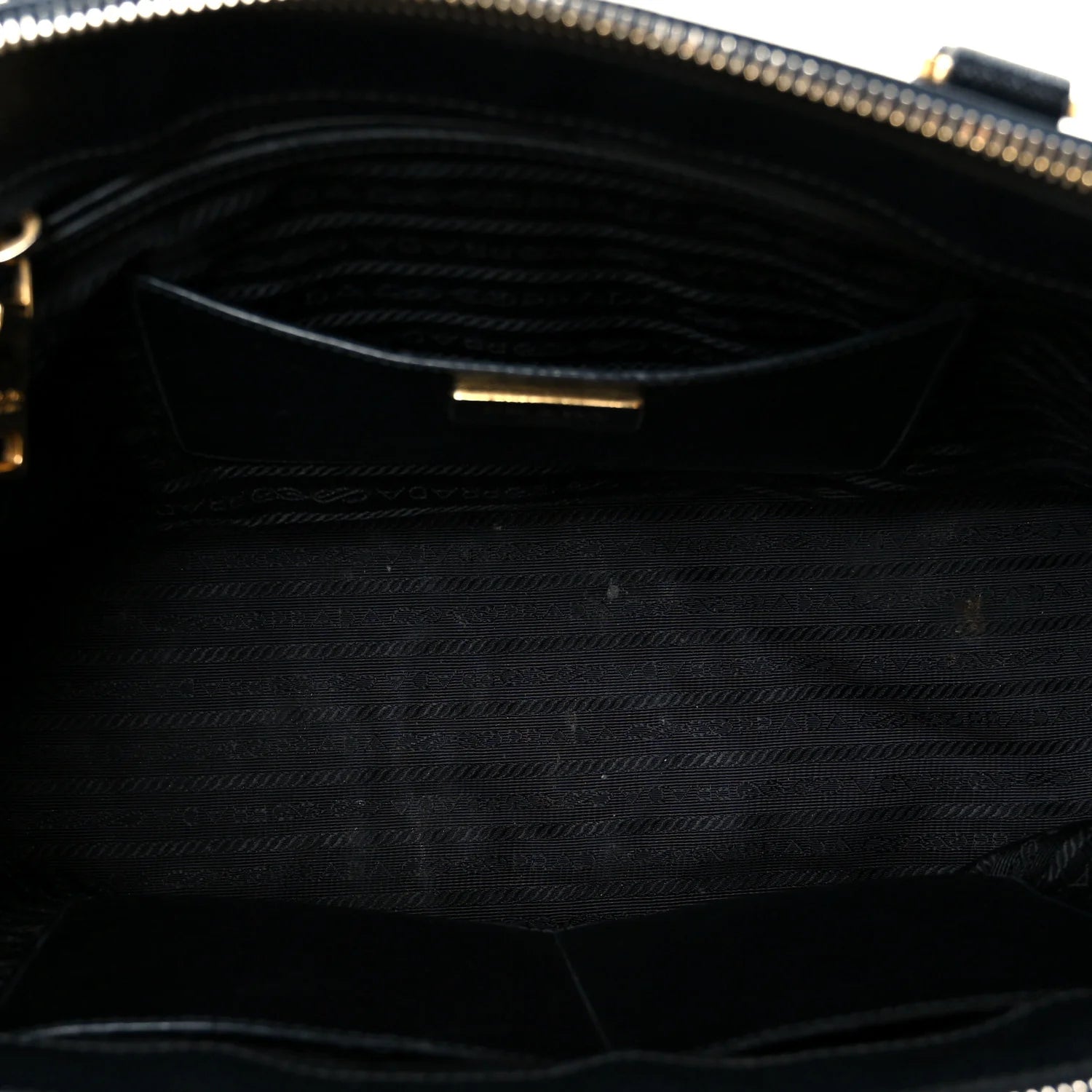 Saffiano Medium Galleria Double Zip Tote Black