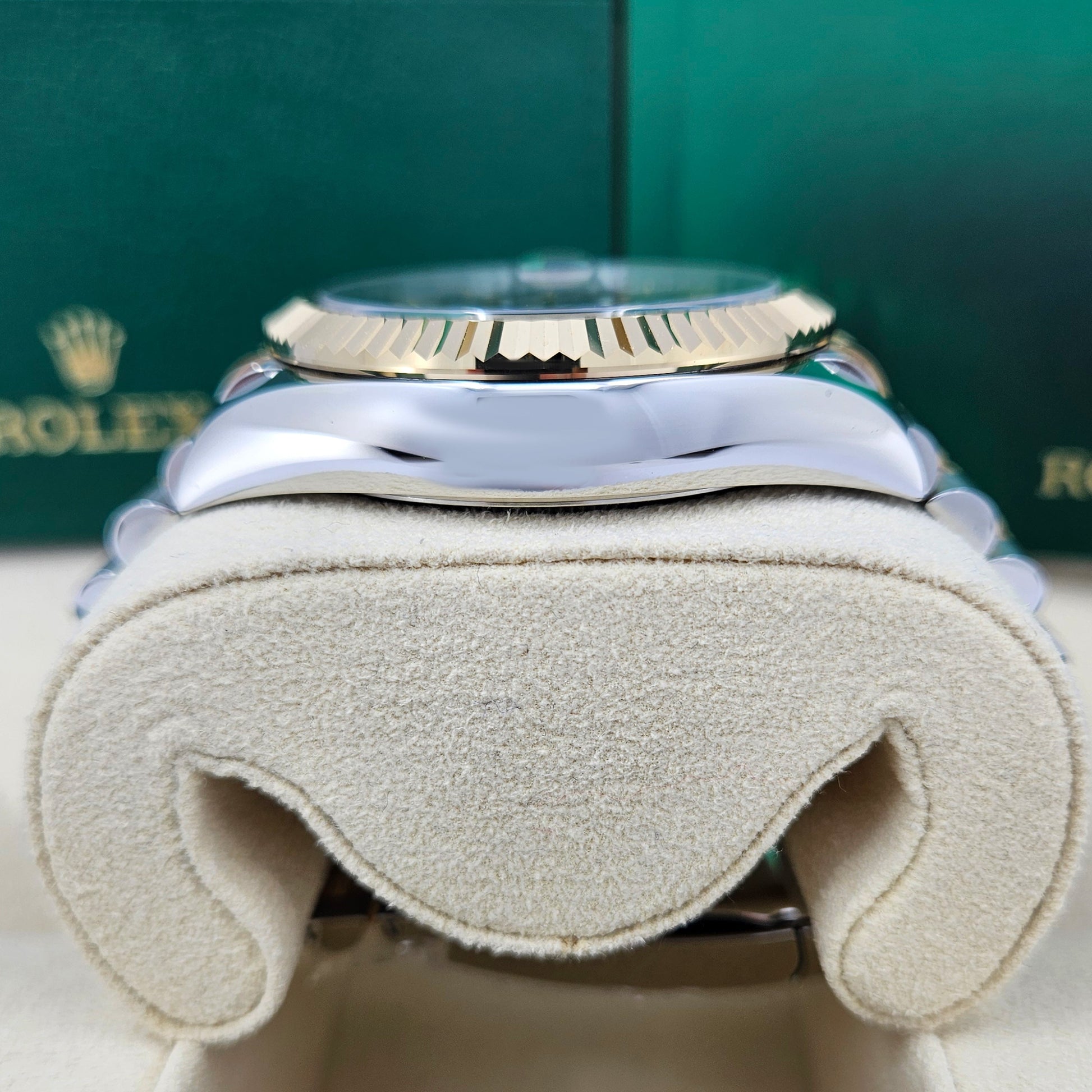 Sky-Dweller, 42Mm, Oystersteel and 18K Yellow Gold, Black, Jubilee, Ref# 336933-0004