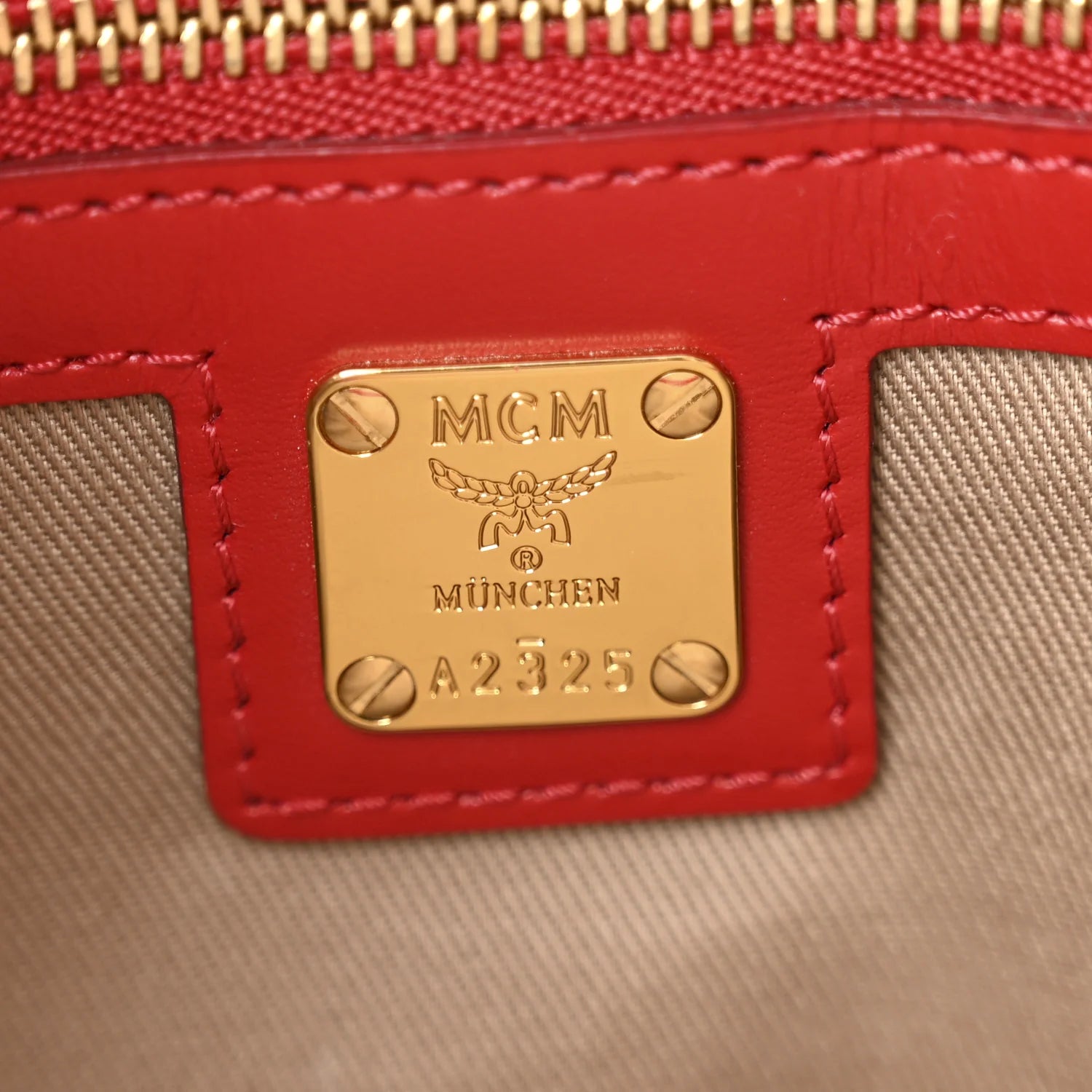 Visetos Medium Crossbody Pouch Ruby Red