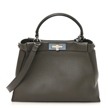 Vitello Seta Shiny Nappa Medium Peekaboo Iconic Satchel Carbone Grigio Polvere