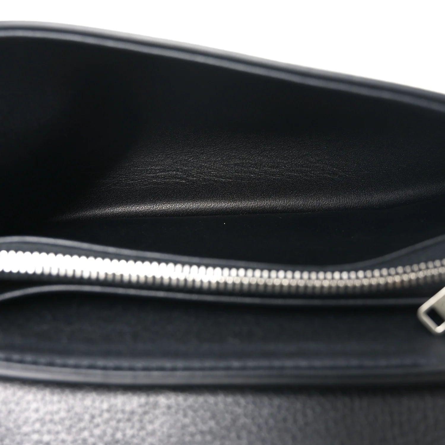 Supple Calfskin Teen Victoire Black