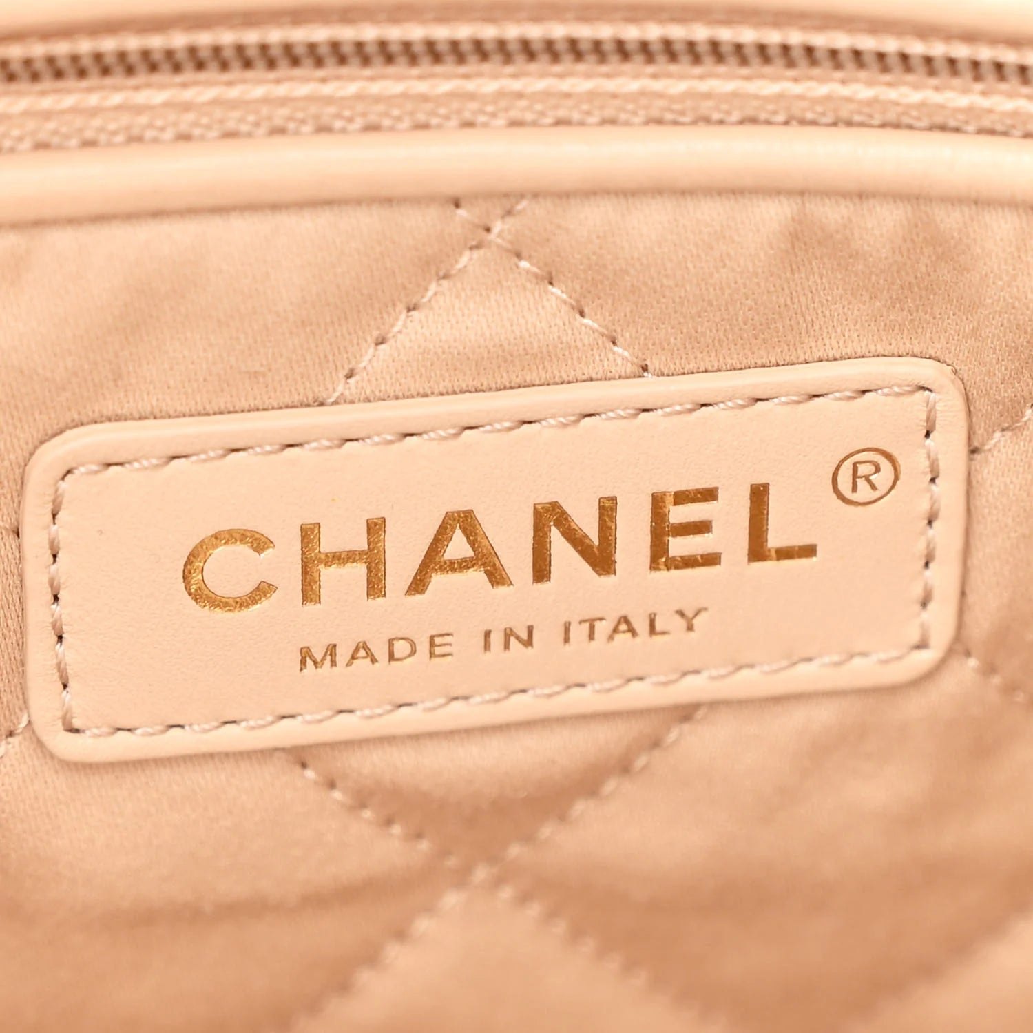 Shiny Calfskin Quilted  22 White Black