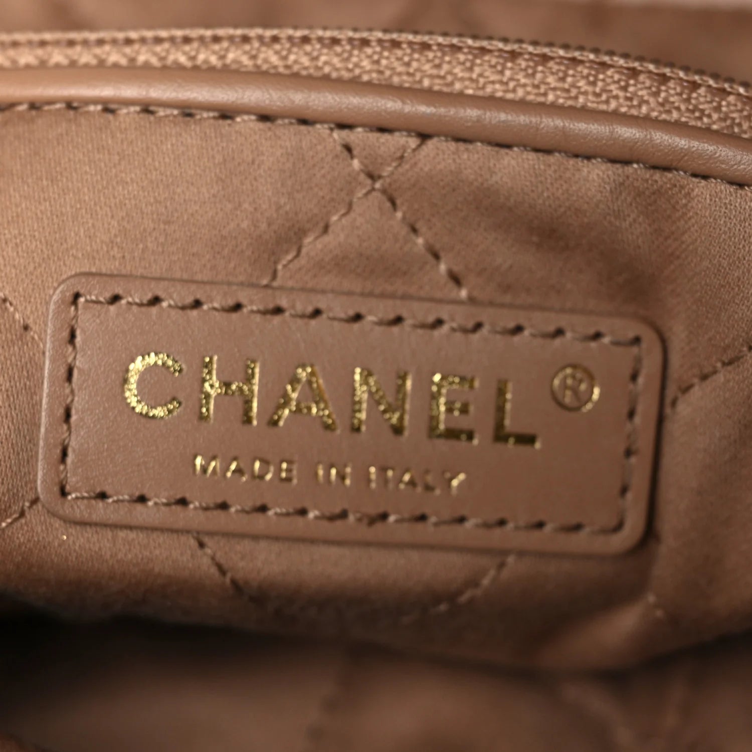 Shiny Calfskin Quilted Small  22 Beige