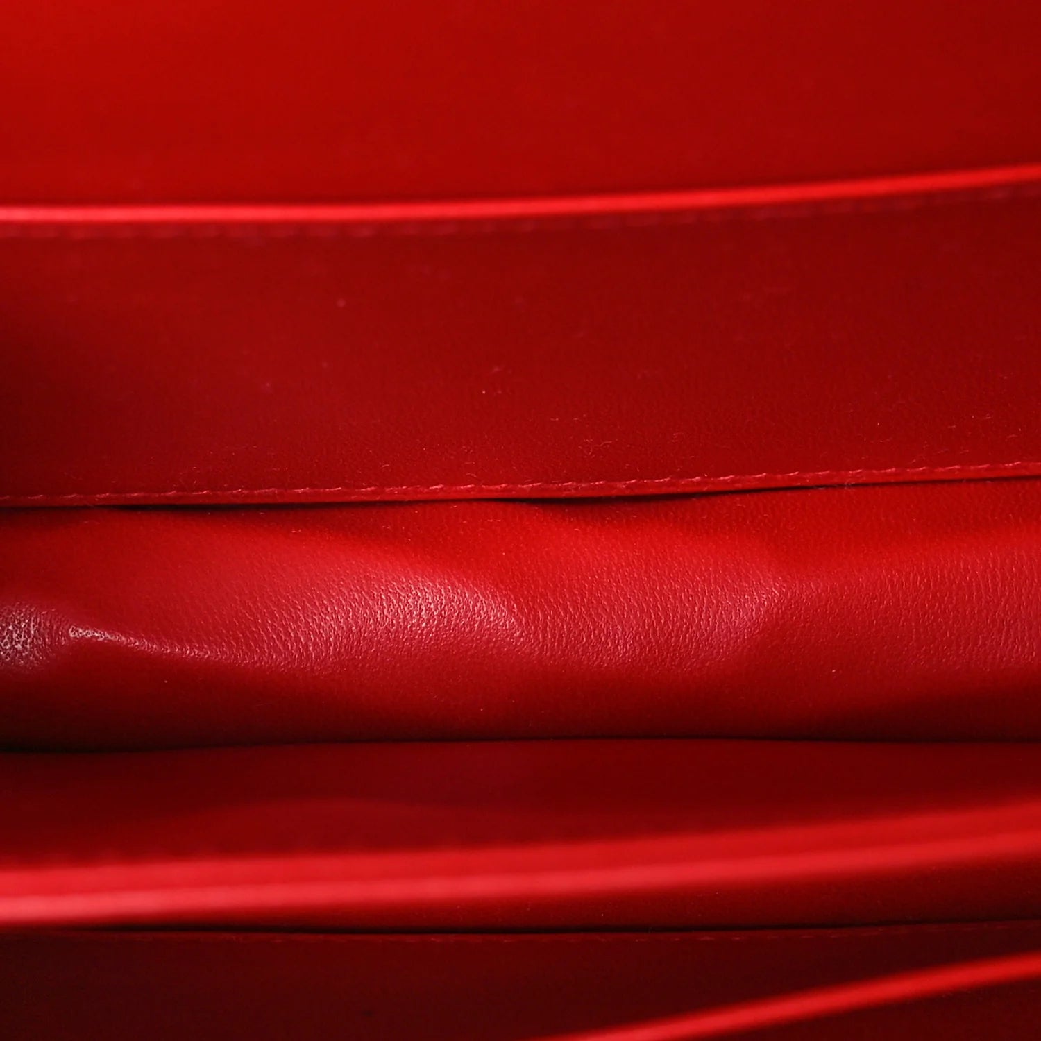 Shiny Alligator Constance 18 Rouge De Coeur