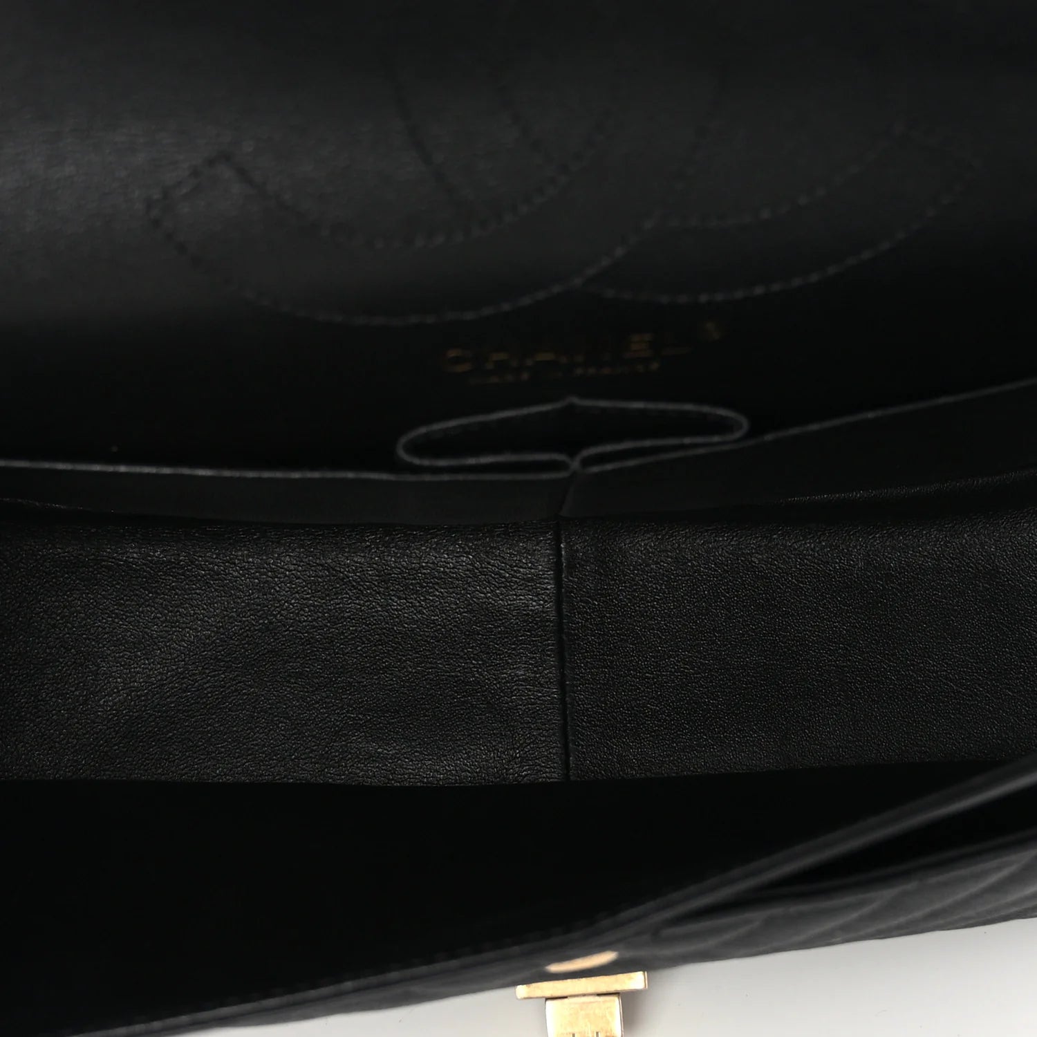 Crumpled Calfskin Chevron Quilted 2.55 Reissue 226 Black