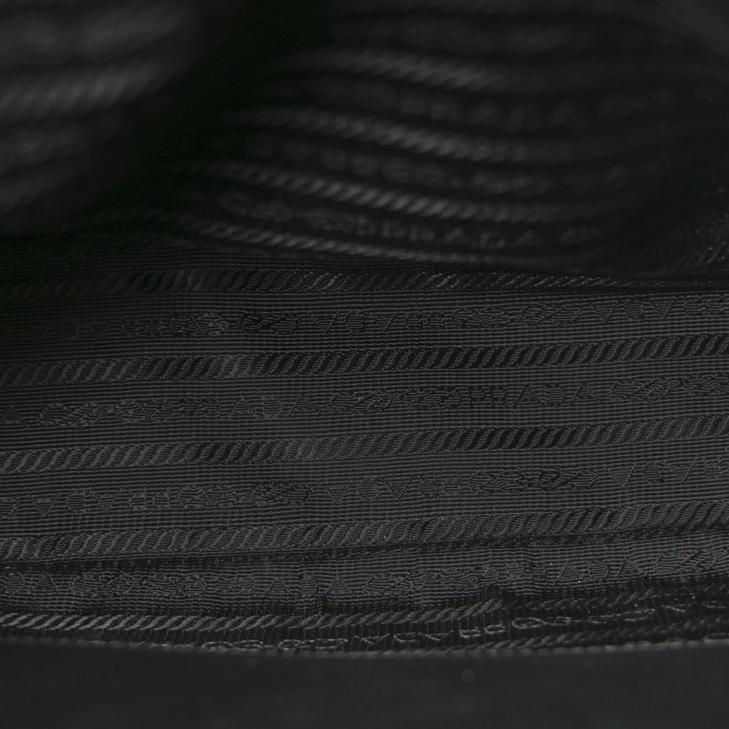 Saffiano Lux Medium Tote Black