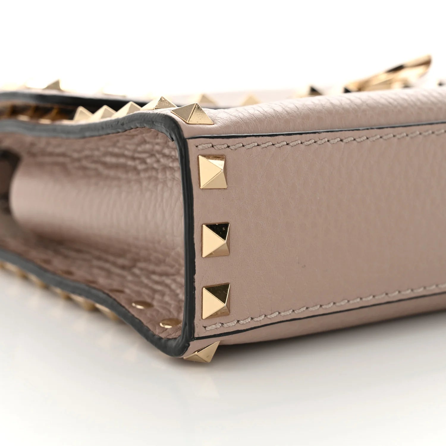 Pebbled Calfskin Medium Rockstud Flip Lock Crossbody Bag Poudre