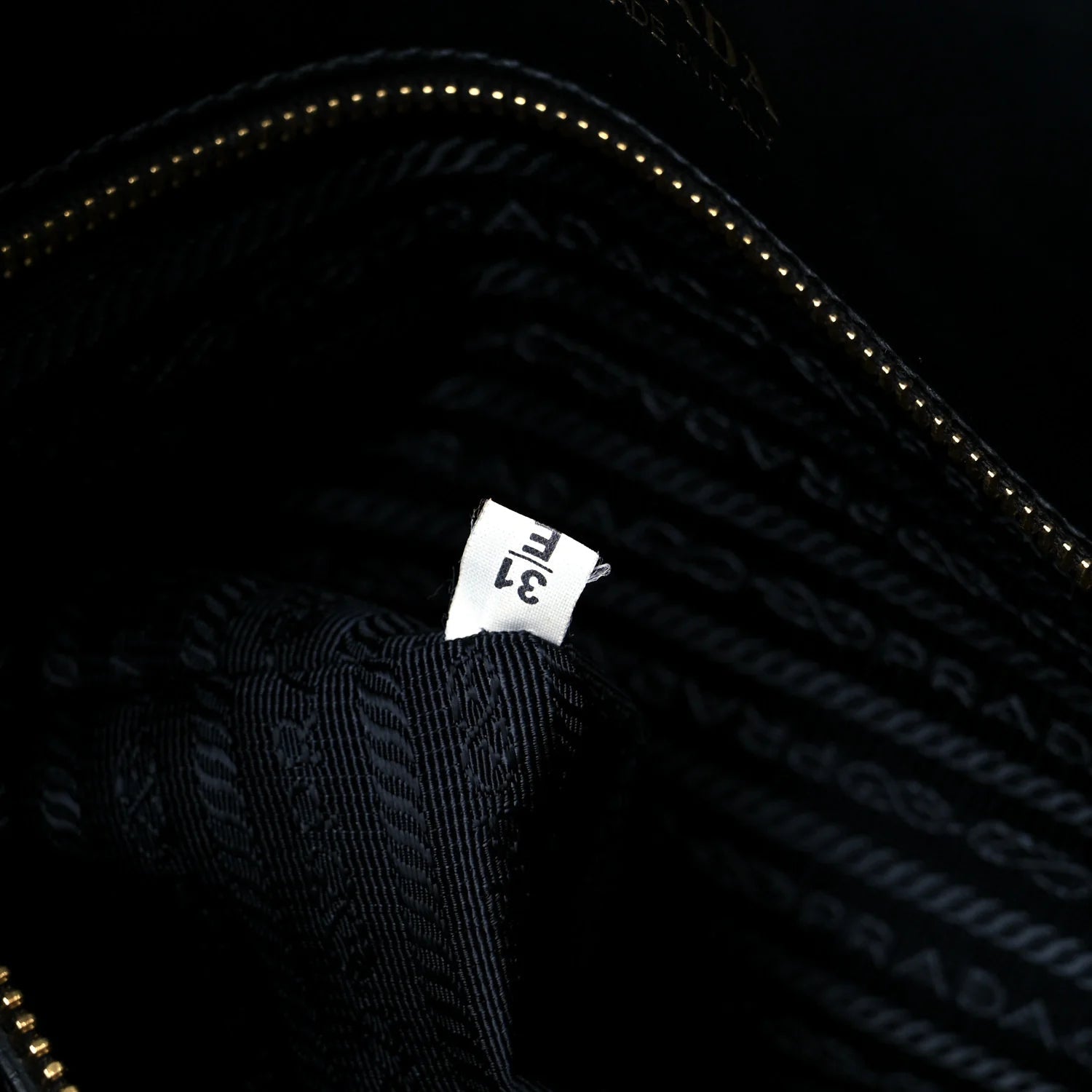 City Calfskin Medium Bibliothèque Tote Black