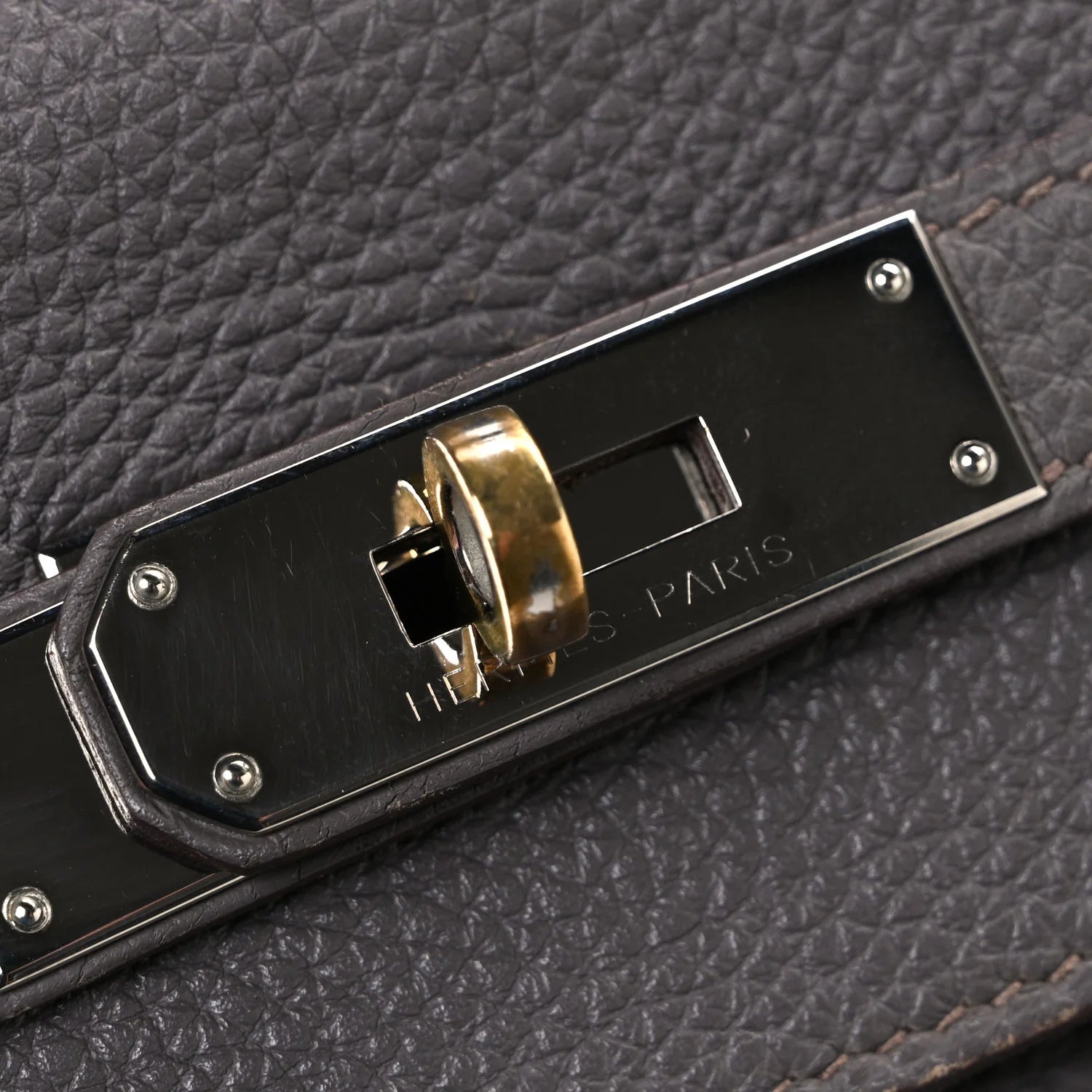 Togo Kelly Retourne 32 Etain