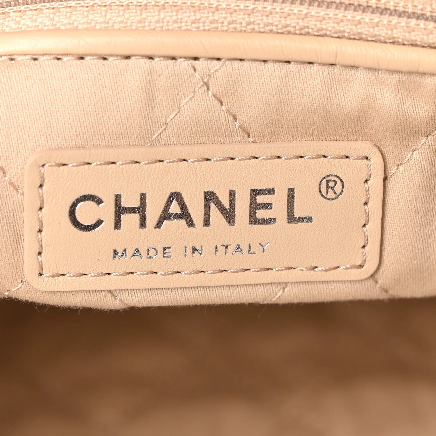 Shiny Calfskin Quilted  22 White Black