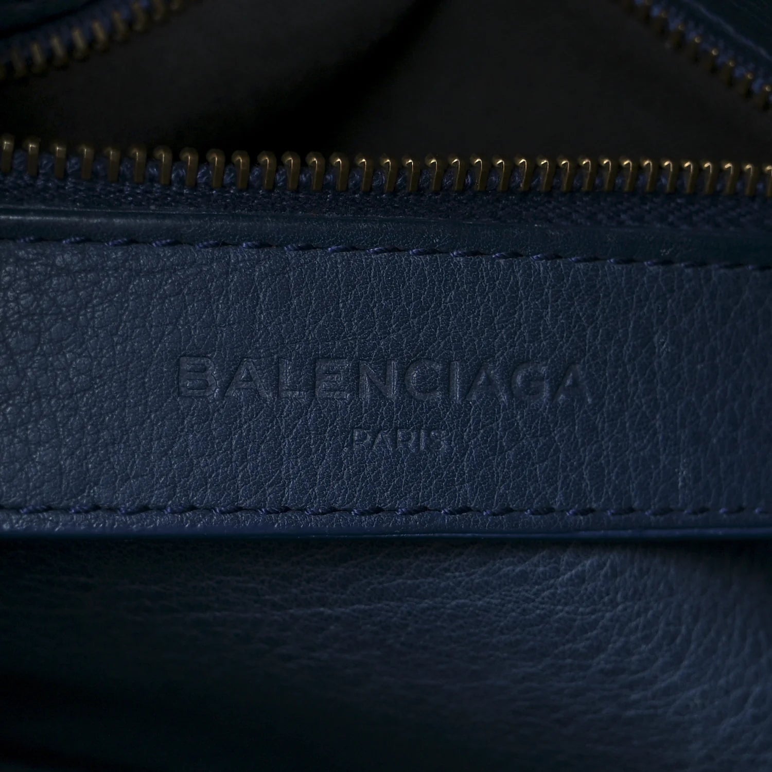 Veau Soyeux Perforated Blackout Hardware S City Bleu Marine