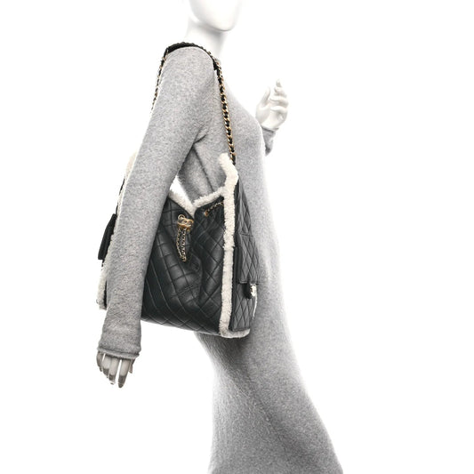 Crumpled Sheepskin Shearling Quilted Medium  25 Handbag Black White