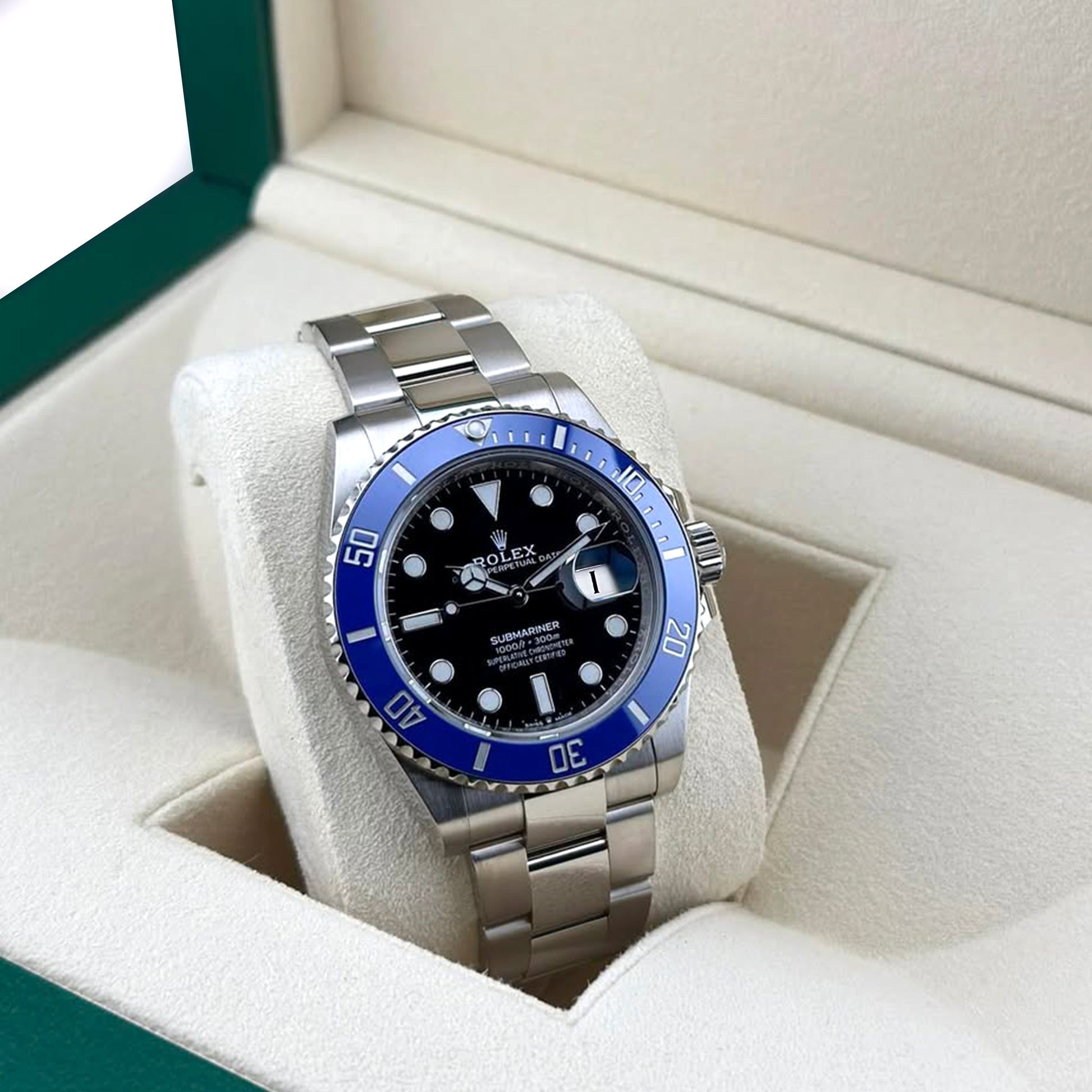 Submariner Date 18 Ct White Gold Ref# 126619LB-0003