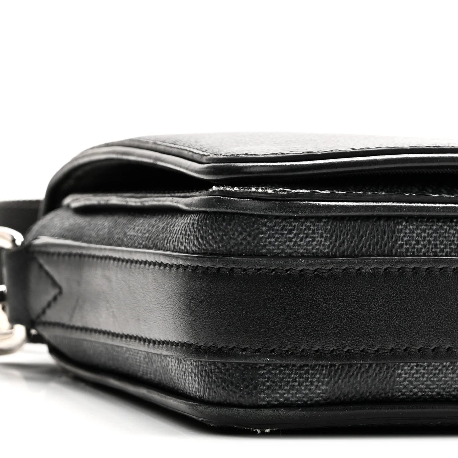 Damier Graphite 3D Studio Messenger