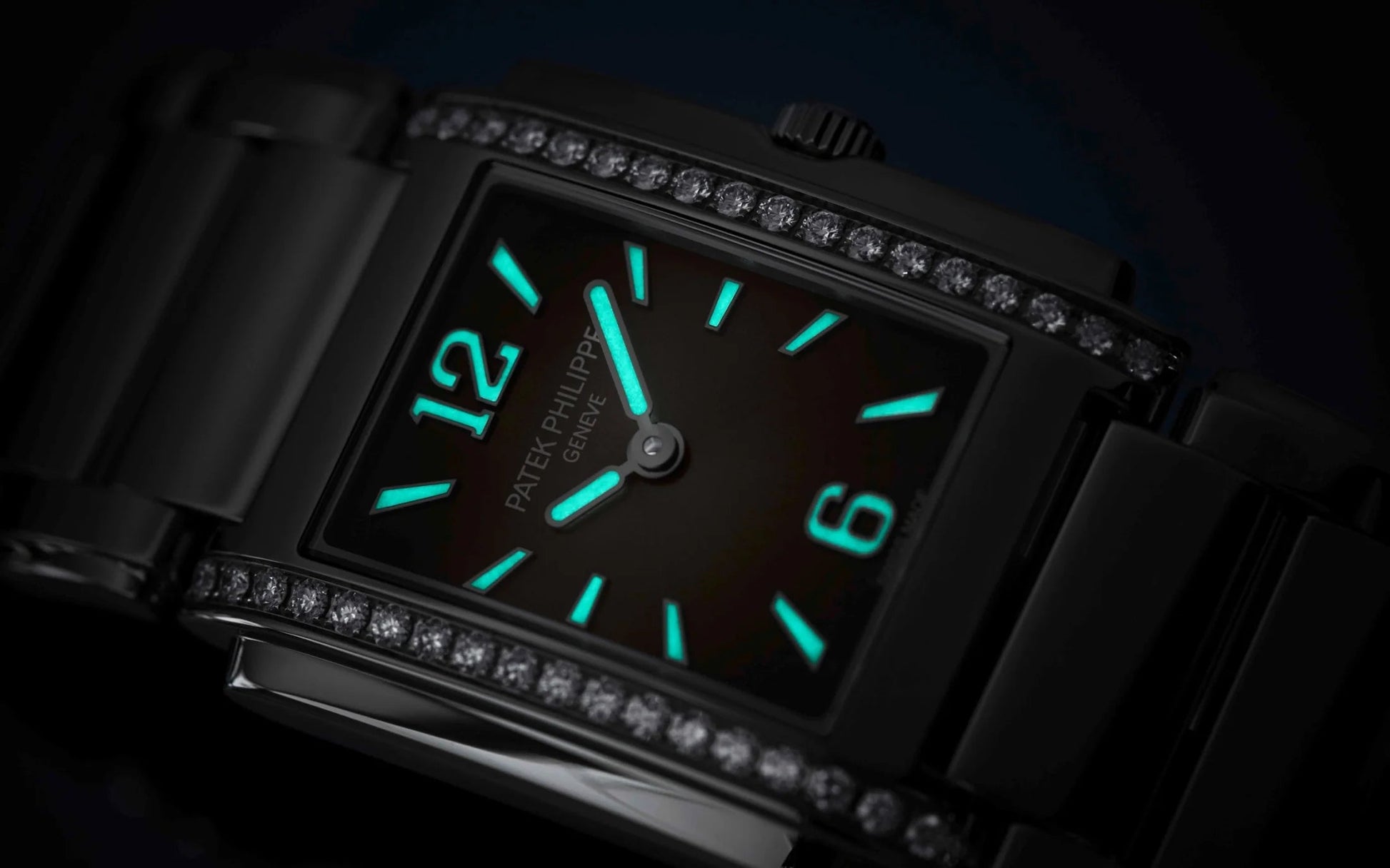 Twenty~4 Quartz Ladies Watch, Stainless Steel with 36 Diamond (~0.42 Ct), 25.1 X 30 Mm, Ref# 4910/1200A-010