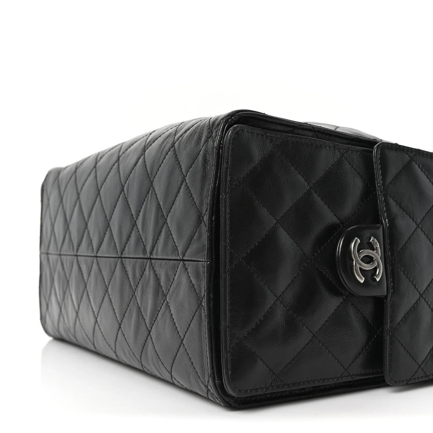 Shiny Crumpled Calfskin Quilted Medium  25 Handbag Black