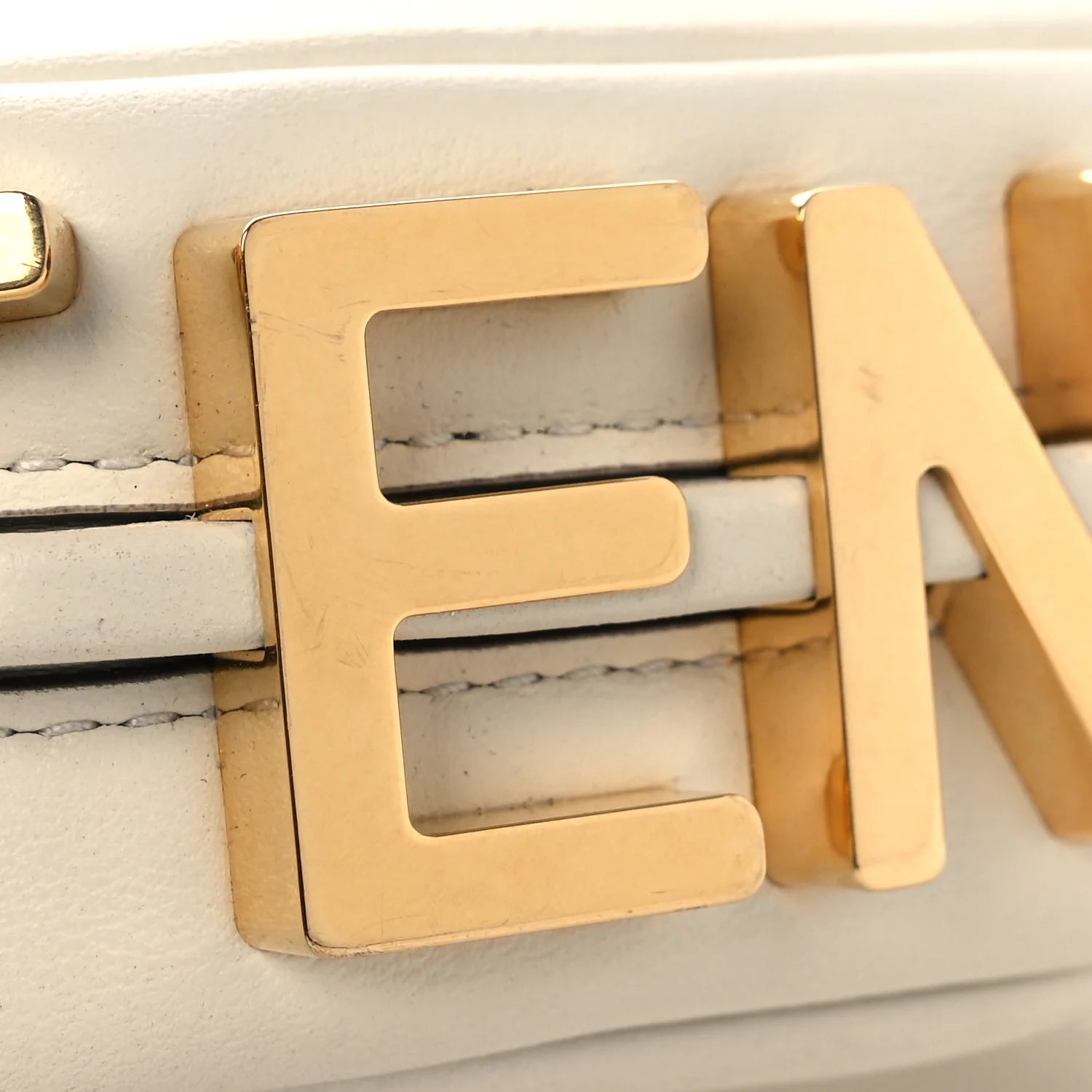 Vitello Grace Matte Nano graphy Hobo Charm White Ice