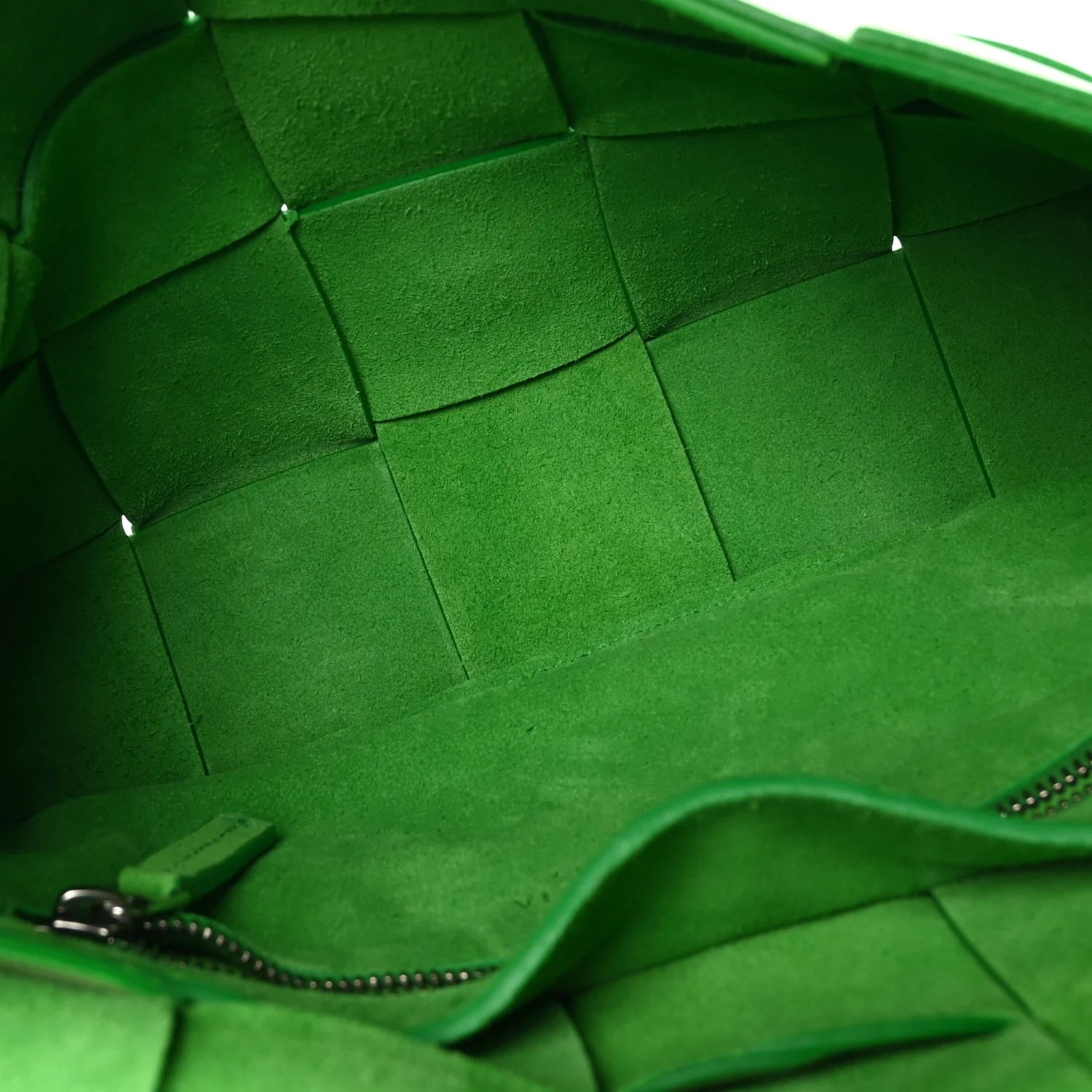 Grained Calfskin Maxi Intrecciato Cassette Crossbody Bag Pistachio