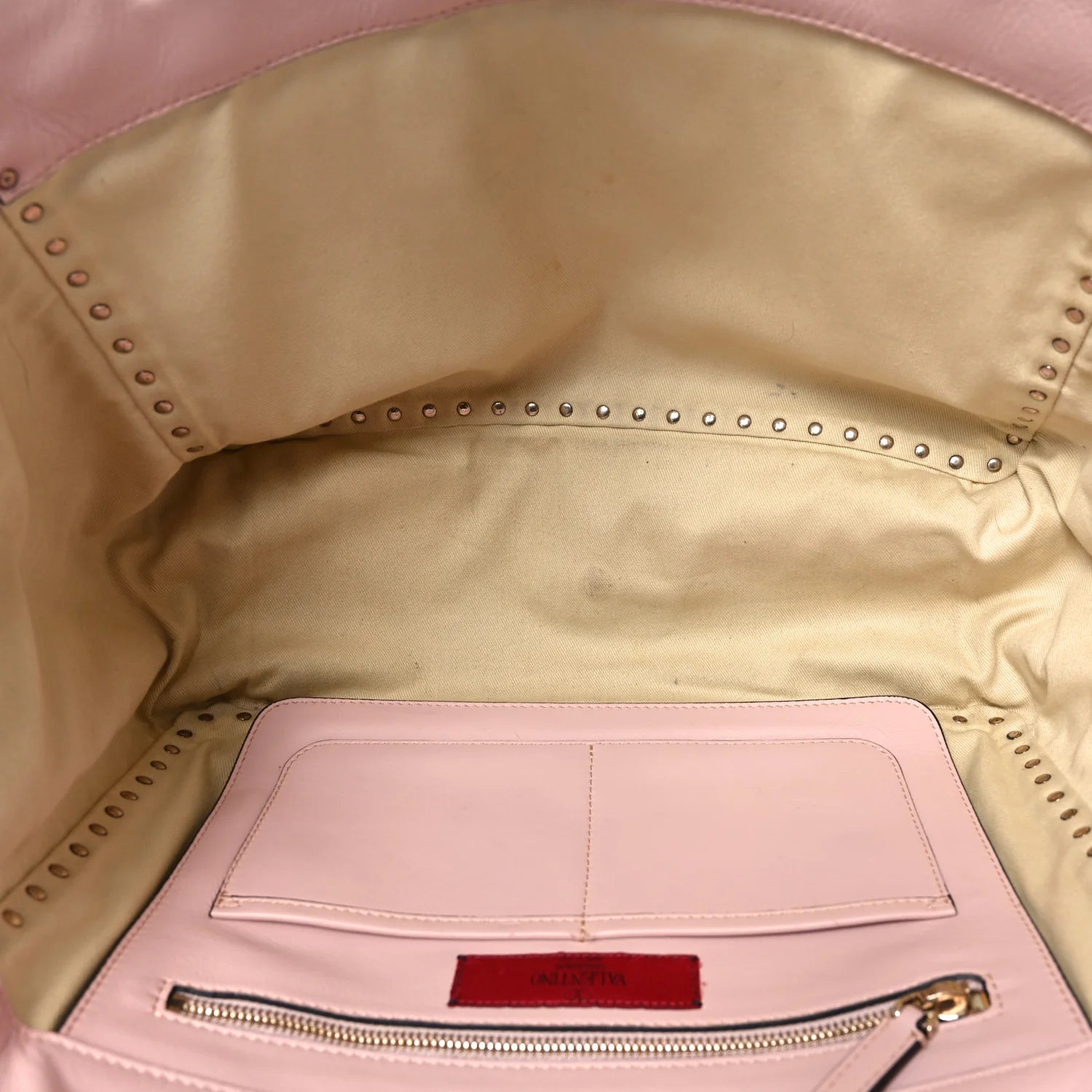 Vitello Medium Rockstud Tote Poudre