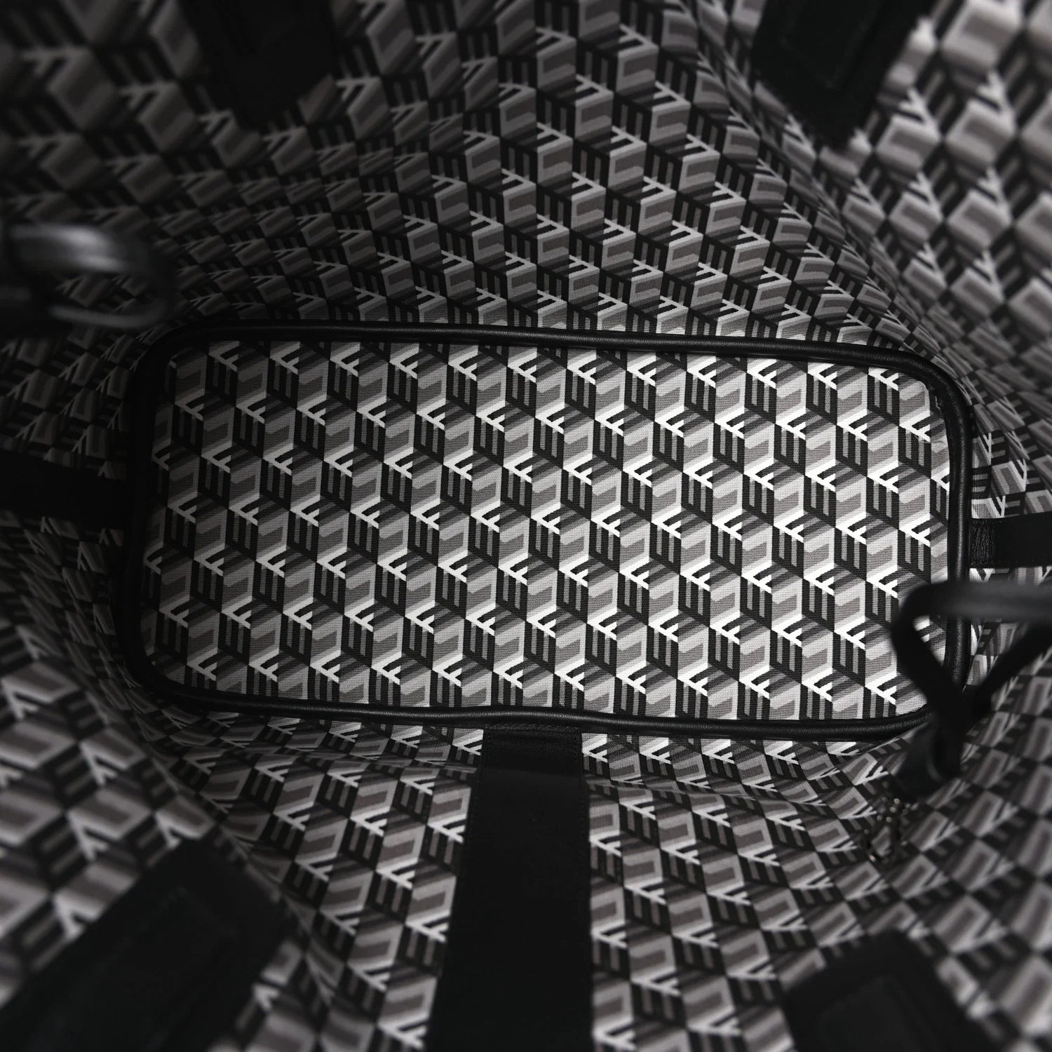 Visetos Medium Liz Reversible Shopper Tote Black