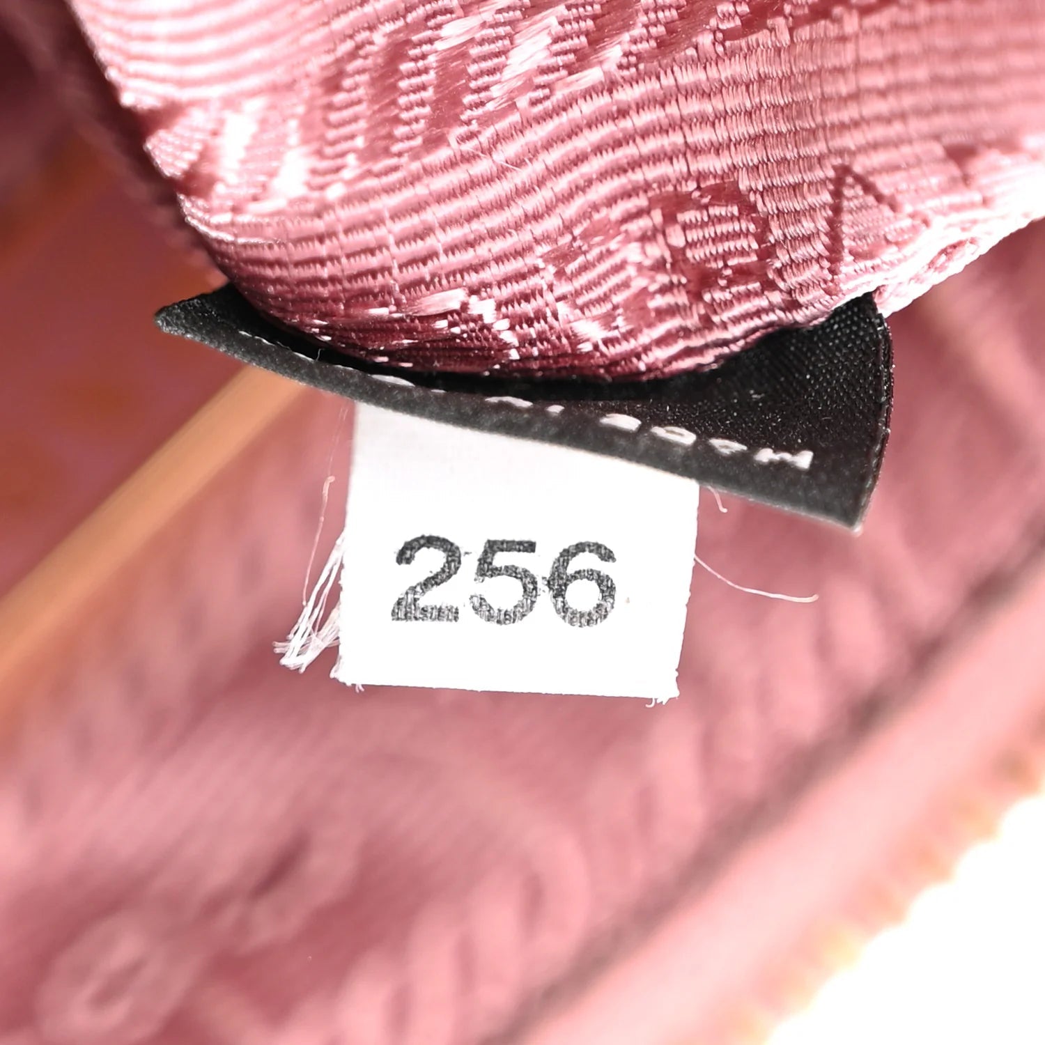 Saffiano Lux Re-Edition 2005 Shoulder Bag Petalo