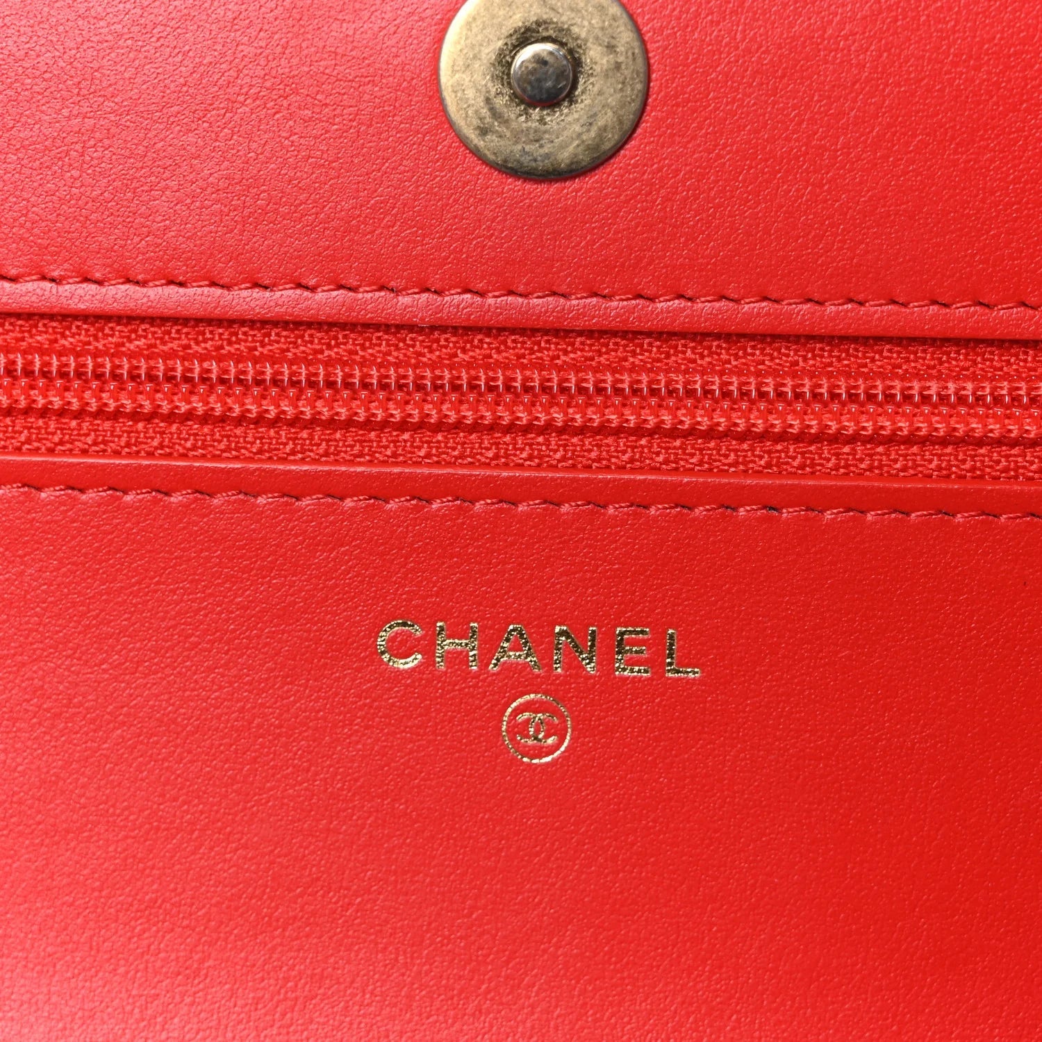 Tweed Quilted  19 Wallet on Chain WOC Red White