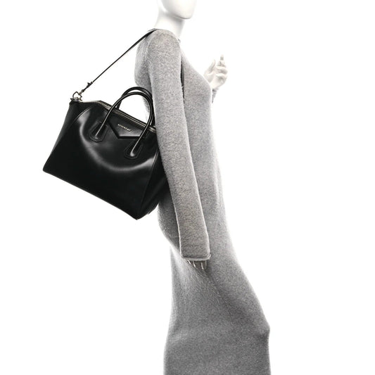 Shiny Lord Calfskin Large Antigona Black