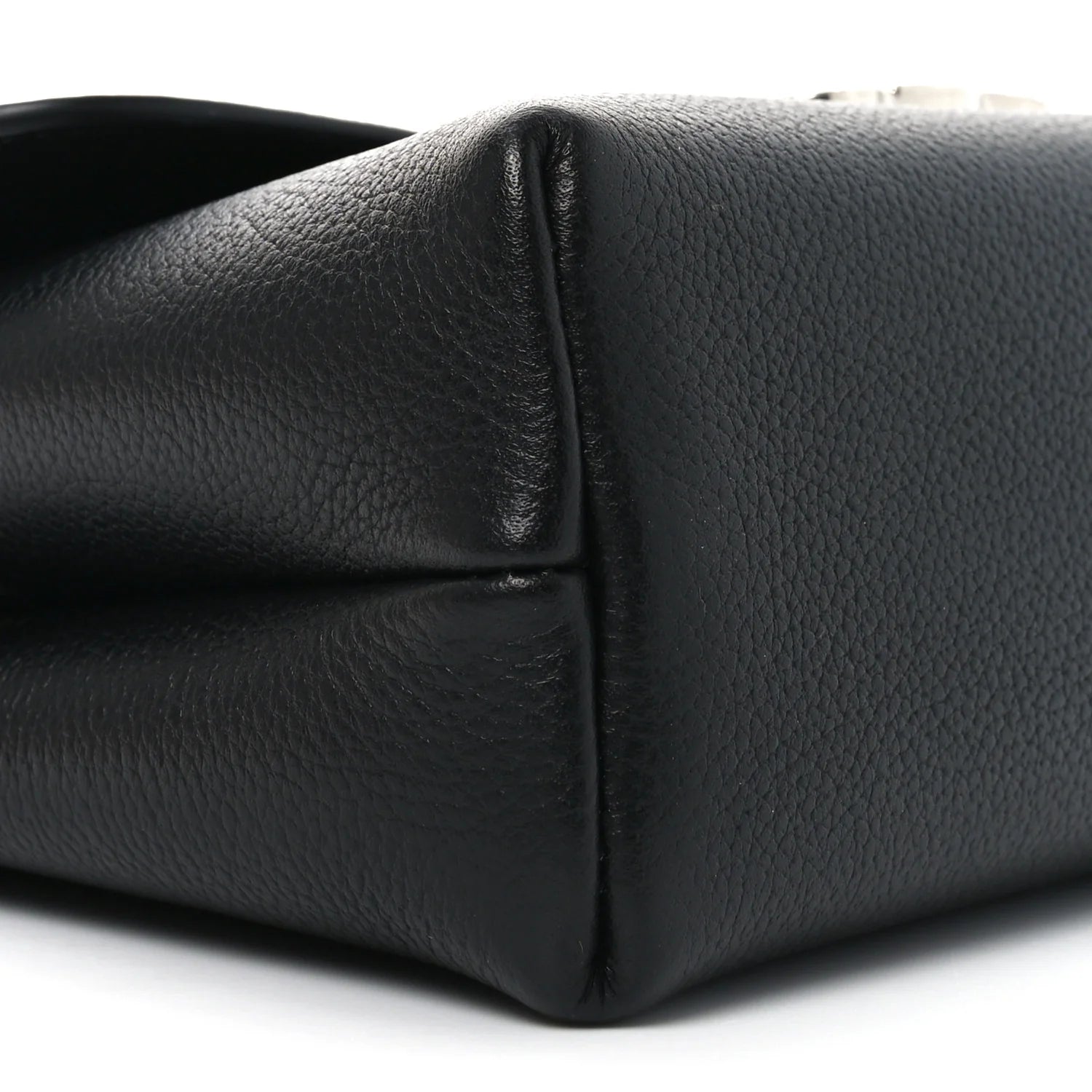 Supple Calfskin Teen Victoire Black