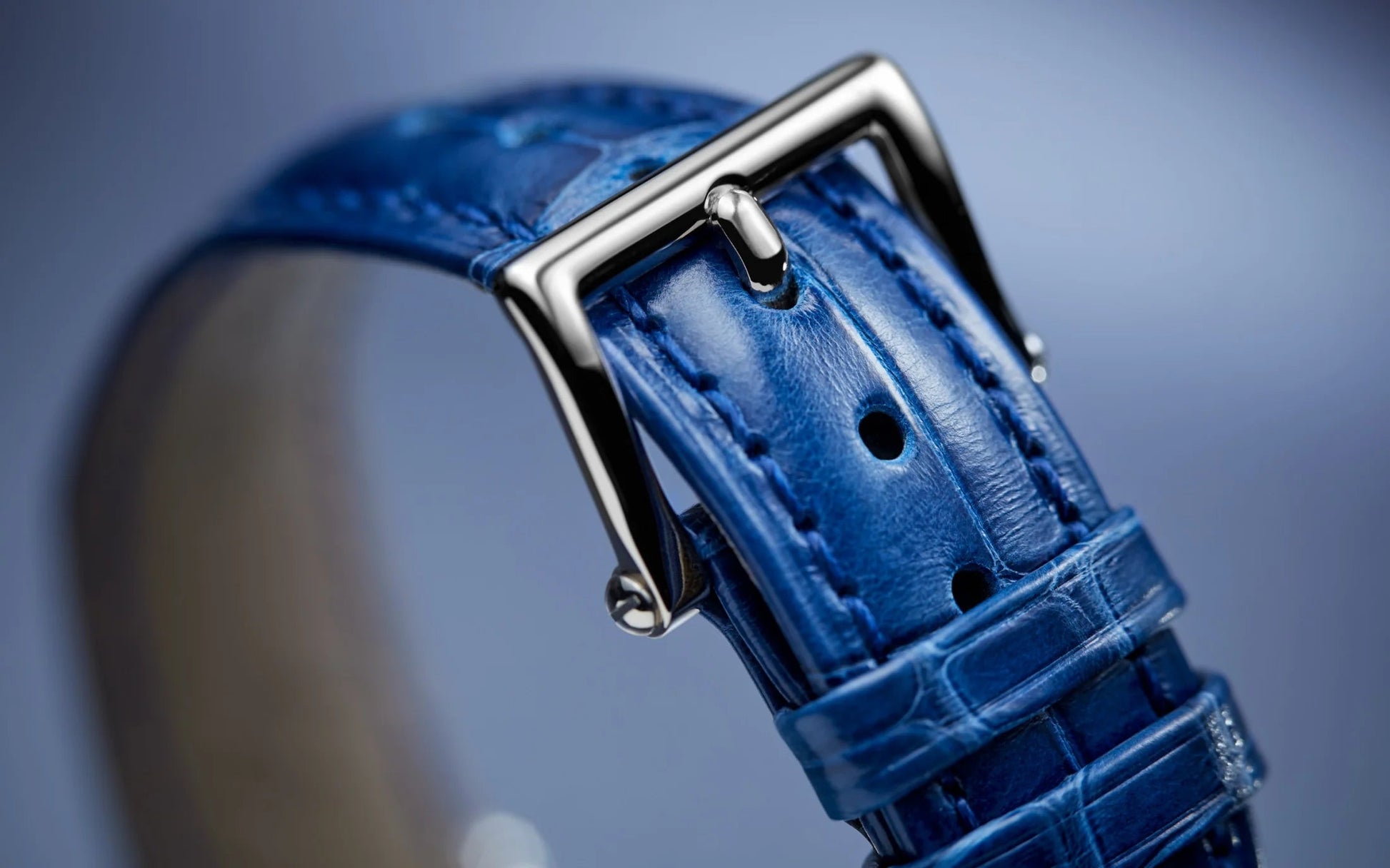 Complication Moon Phases, 18K White Gold with 132 (~1.09 Cts.) Brilliant-Cut Diamonds, 33Mm, Ref# 7121/200G-001