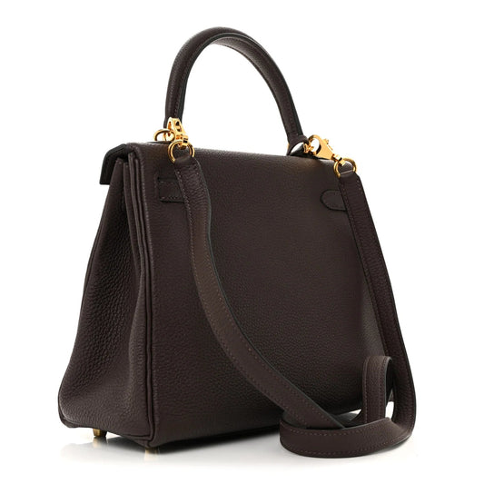 Togo Kelly Retourne 25 Ebene