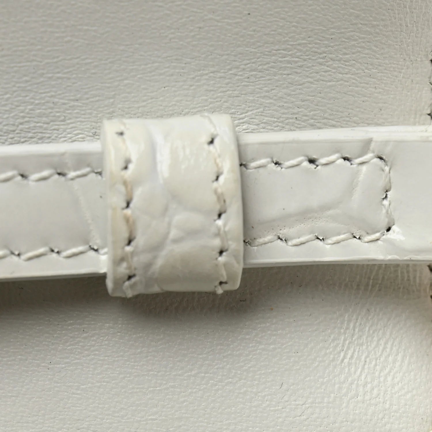 Shiny Calfskin Crocodile Embossed Hourglass Chain Bag White