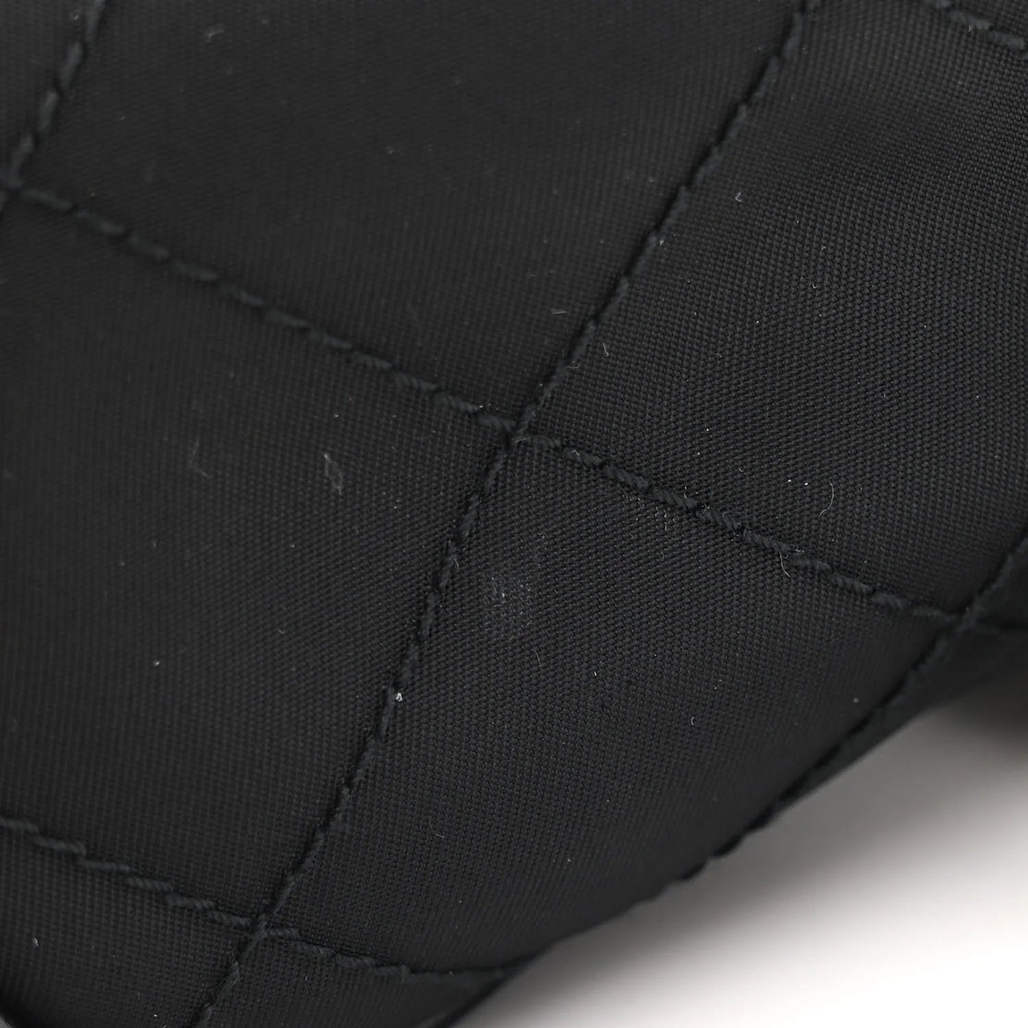 Tessuto Nylon Saffiano Impunturato Quilted Barrel Pochette Black