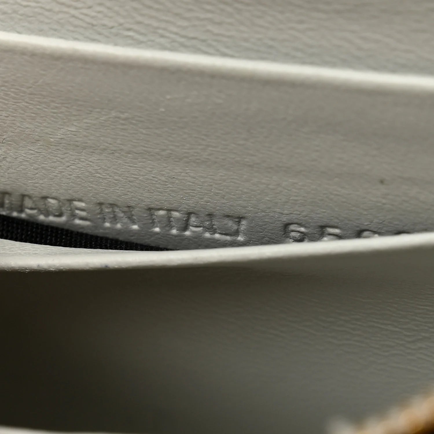 Shiny Calfskin Crocodile Embossed Hourglass Chain Bag White