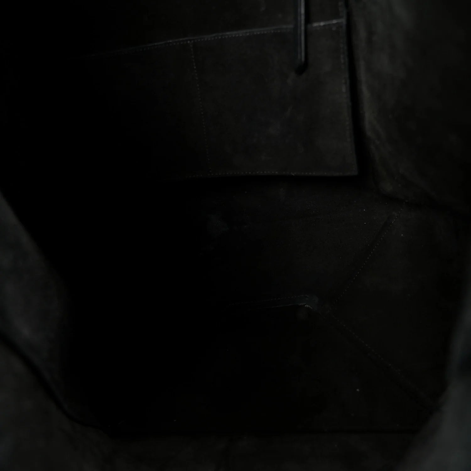 Soft Grained Calfskin Medium Belt Cabas Phantom Black