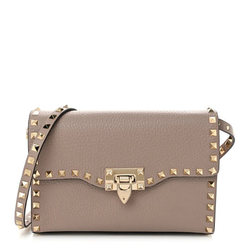 Pebbled Calfskin Medium Rockstud Flip Lock Crossbody Bag Poudre