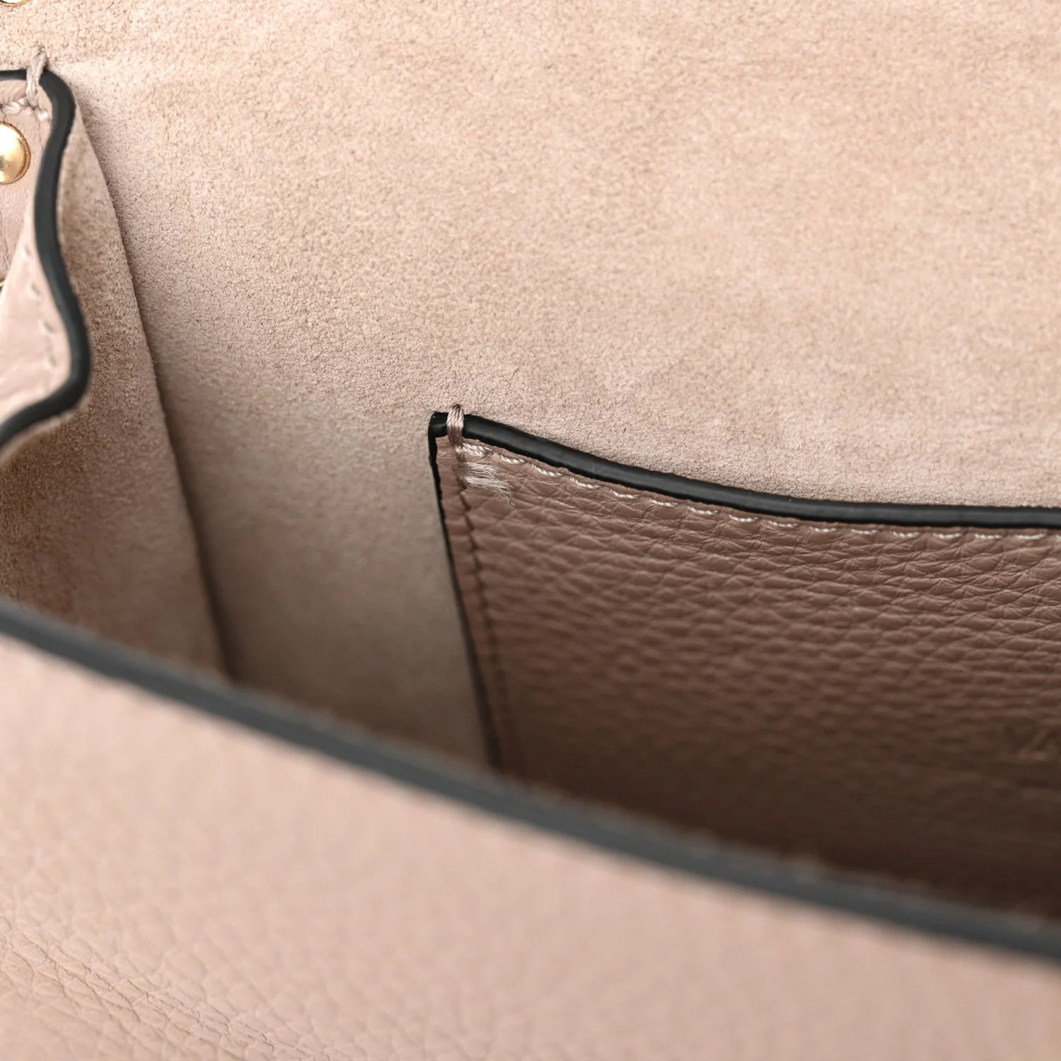 Pebbled Calfskin Medium Rockstud Flip Lock Crossbody Bag Poudre