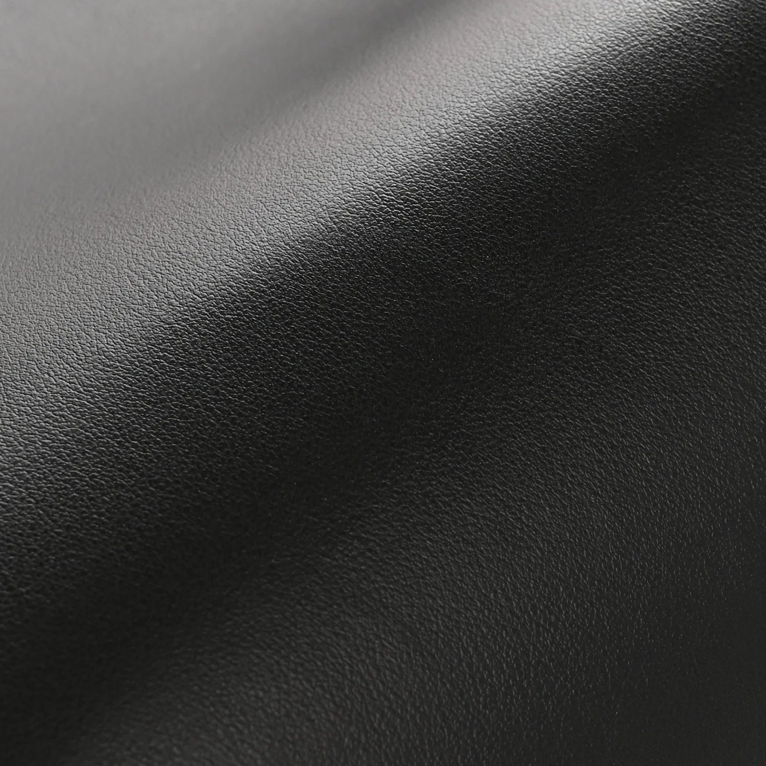 Smooth Calfskin Triomphe Medium Louise Bag Black