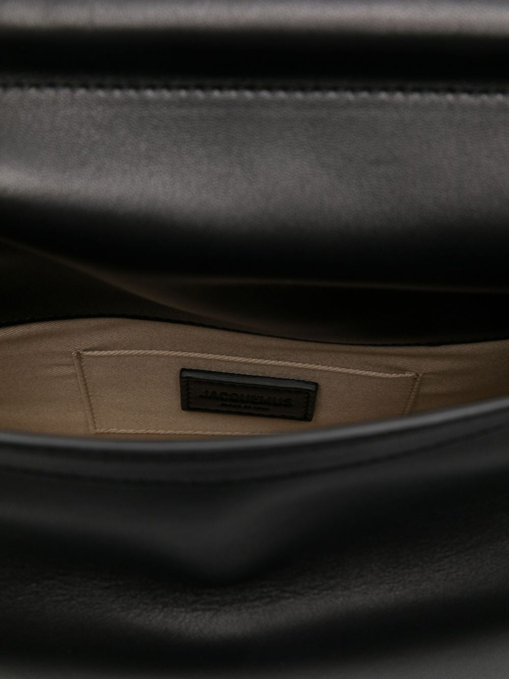 LA POCHETTE ROND CARRE